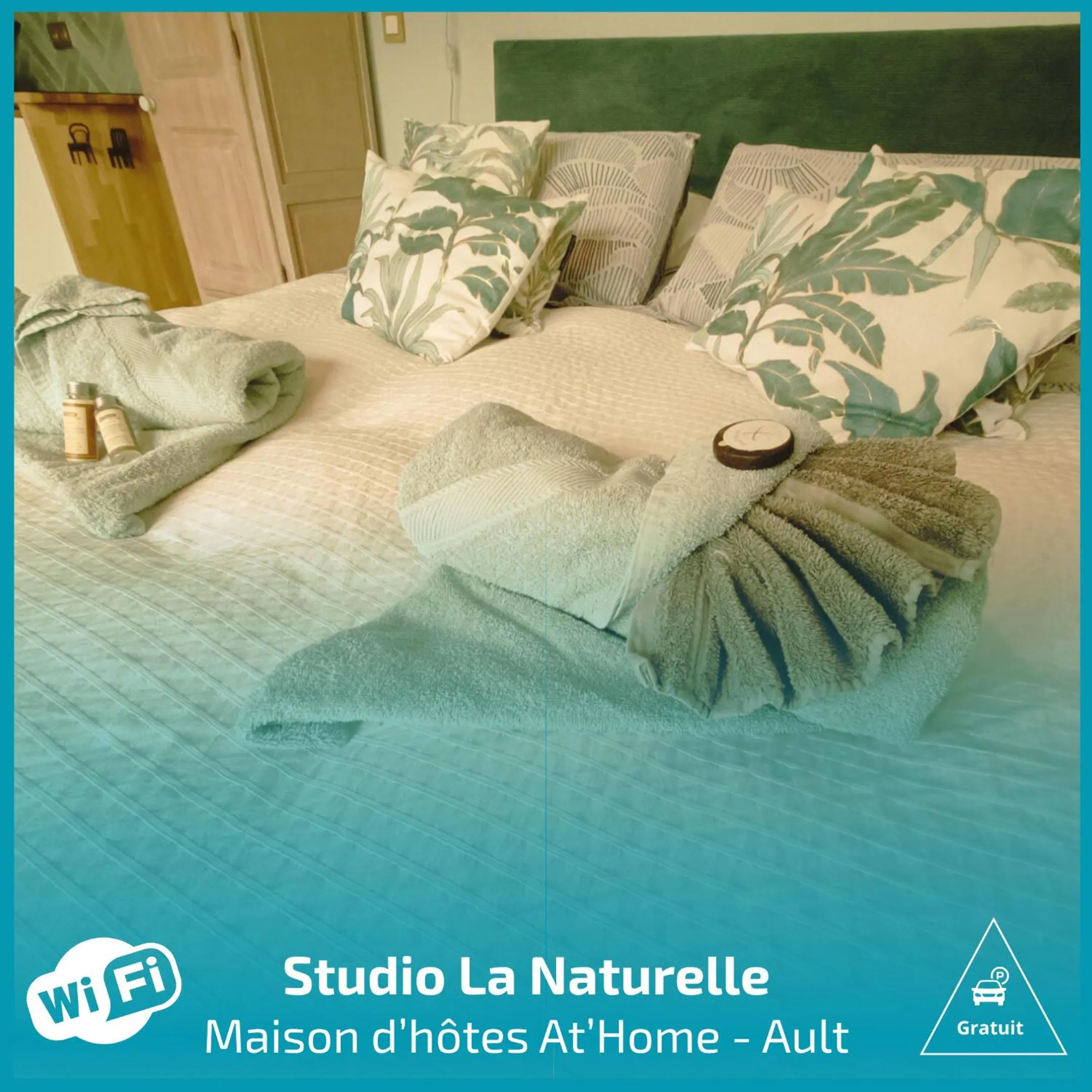 Bed in Maison d'hôtes "At'Home"