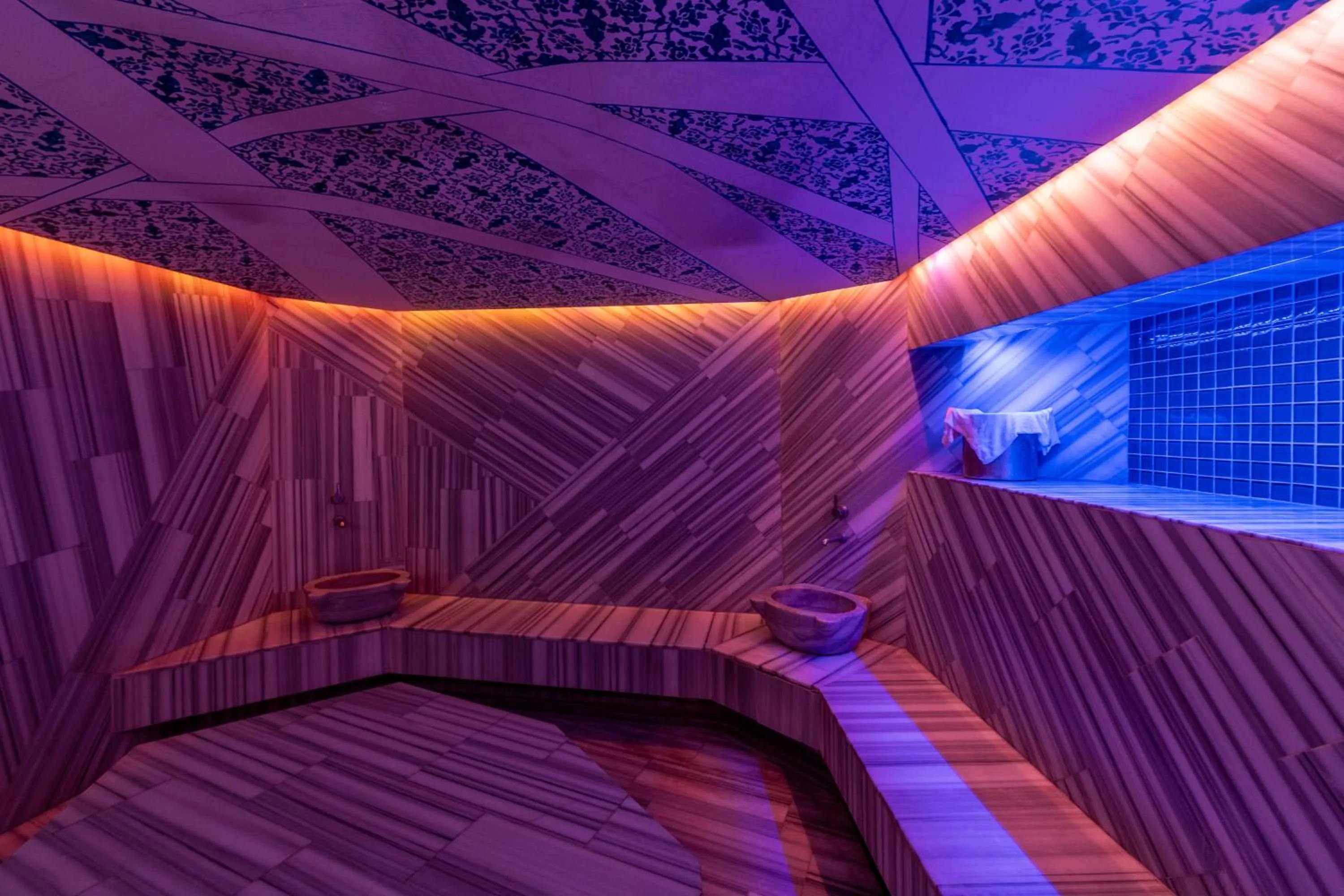 Public Bath in Tulip City Hotel & Spa