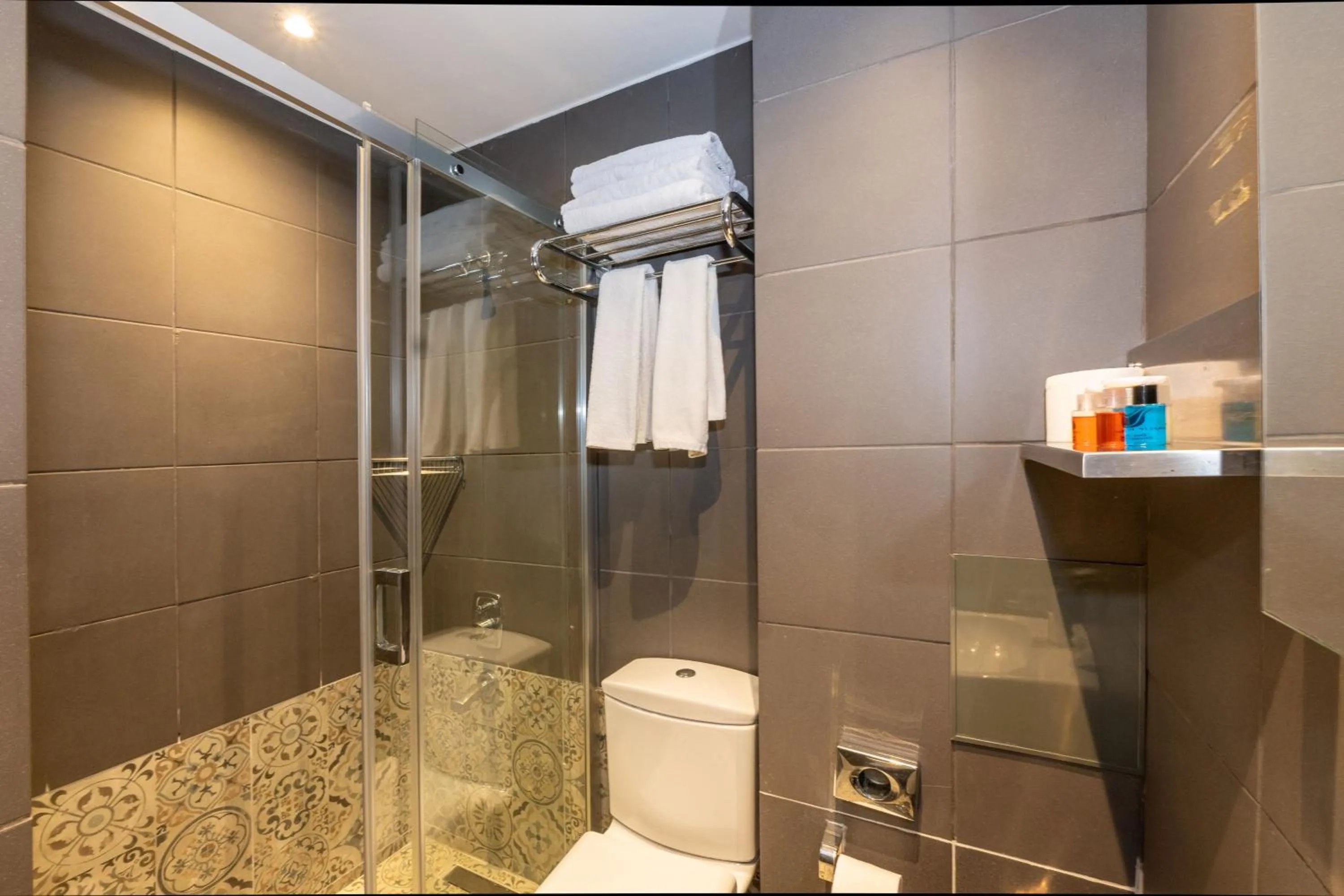 Shower in Tulip City Hotel & Spa