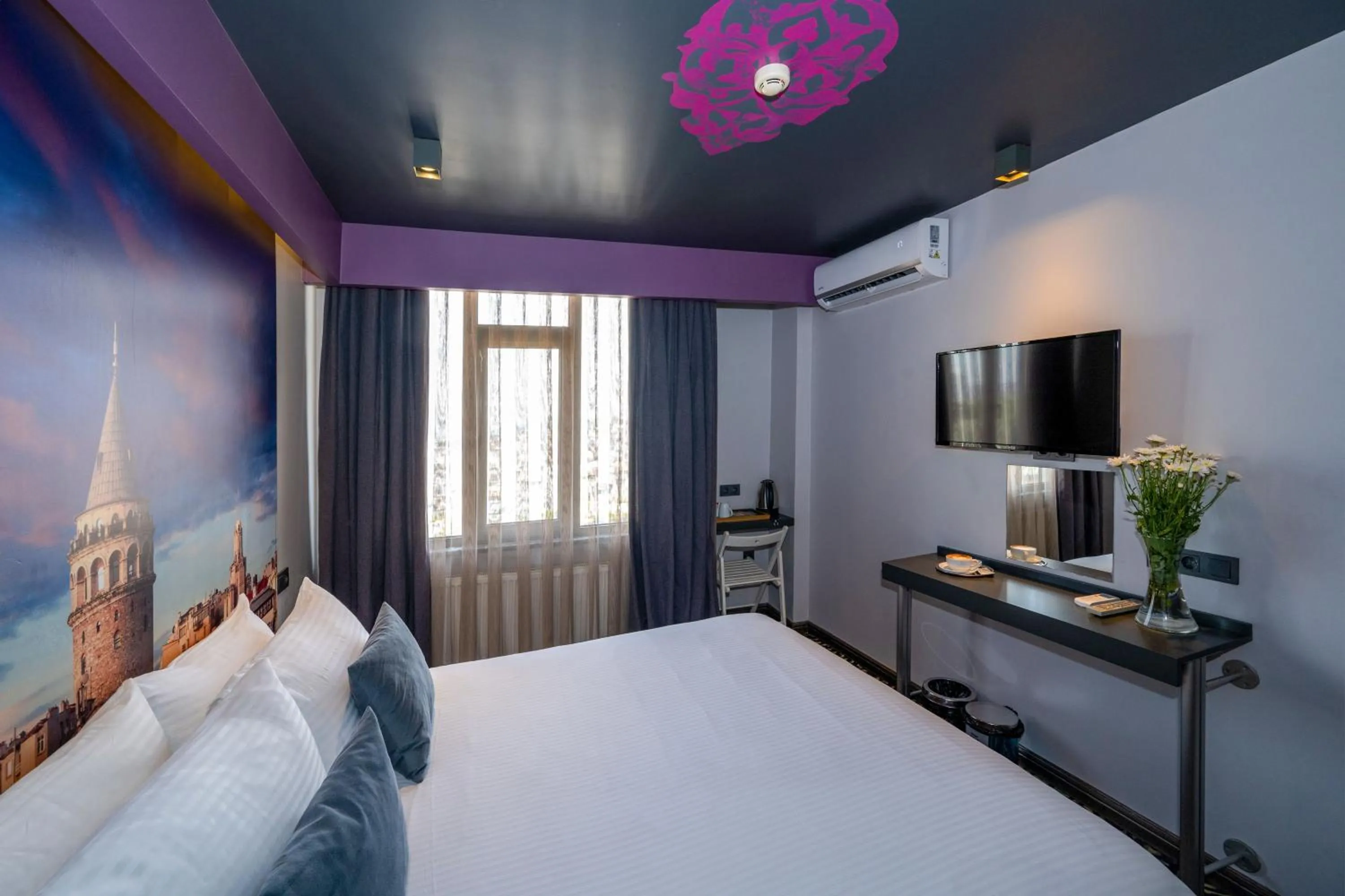 Photo of the whole room, Bed in Tulip City Hotel & Spa