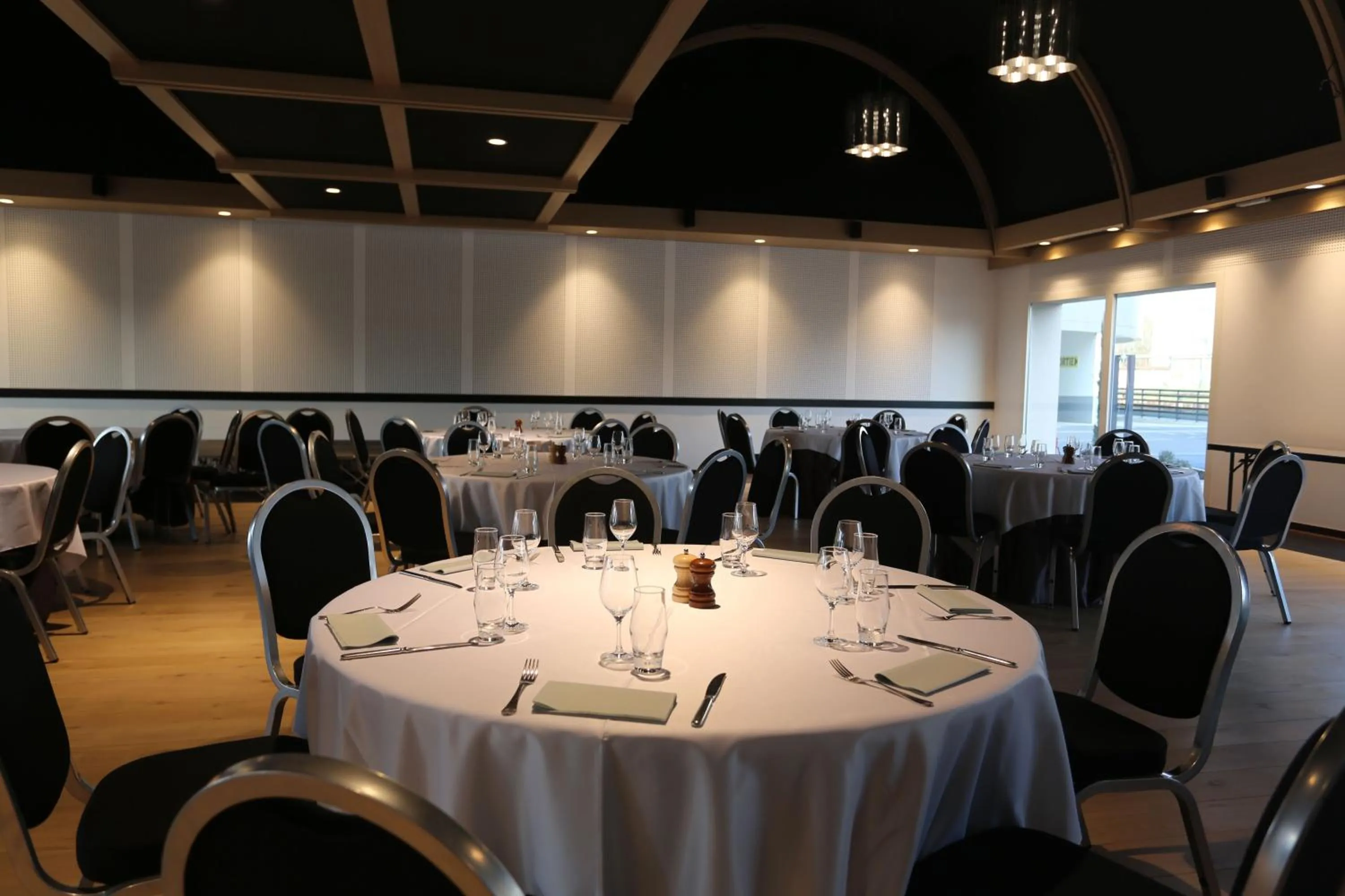 Banquet/Function facilities in Le Konine - Hotel & Bar & Restaurant