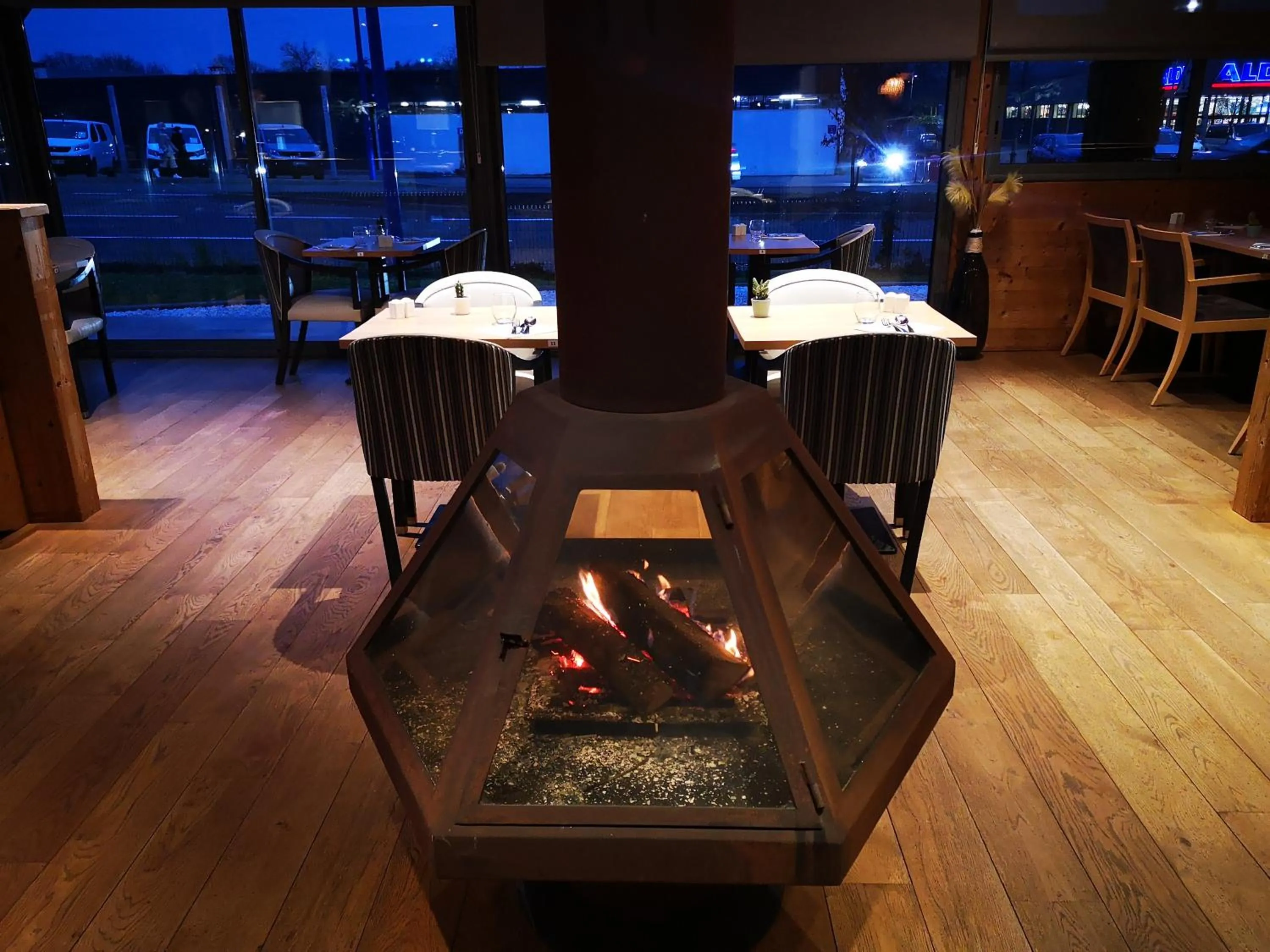 Restaurant/places to eat in Le Konine - Hotel & Bar & Restaurant