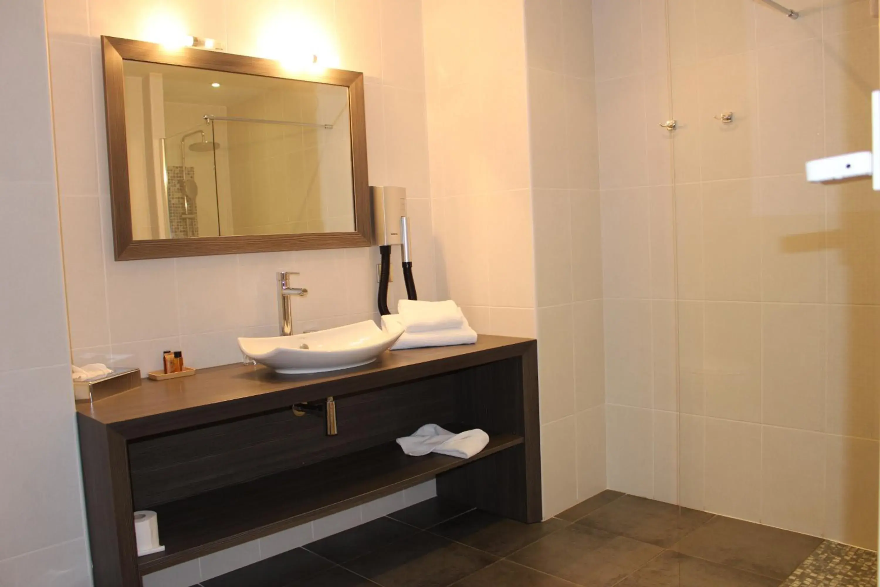 Superior Queen Room in Le Konine - Hotel & Bar & Restaurant Superior Queen Room in Le Konine - Hotel & Bar & Restaurant