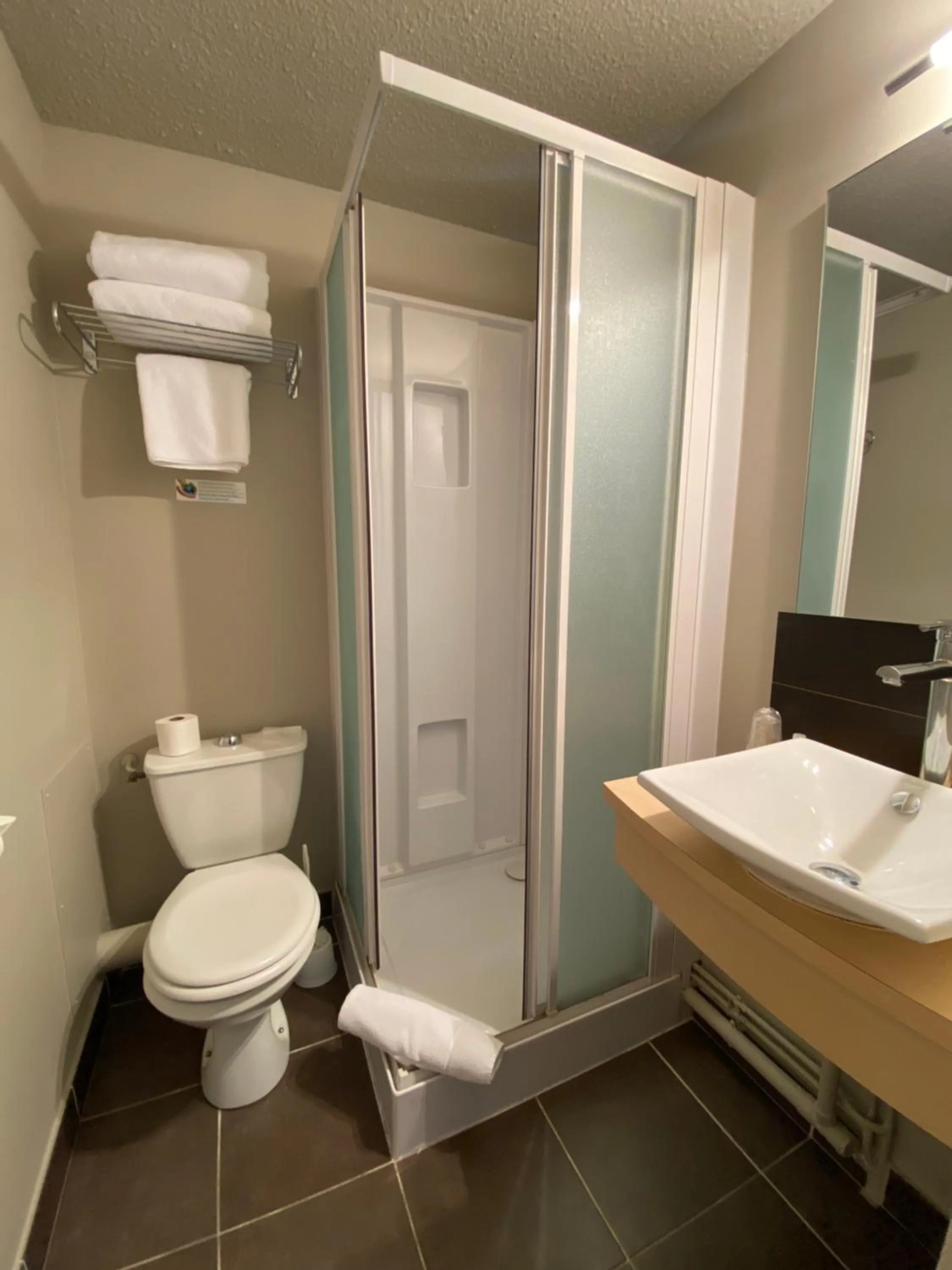 Bathroom in Le Konine - Hotel & Bar & Restaurant