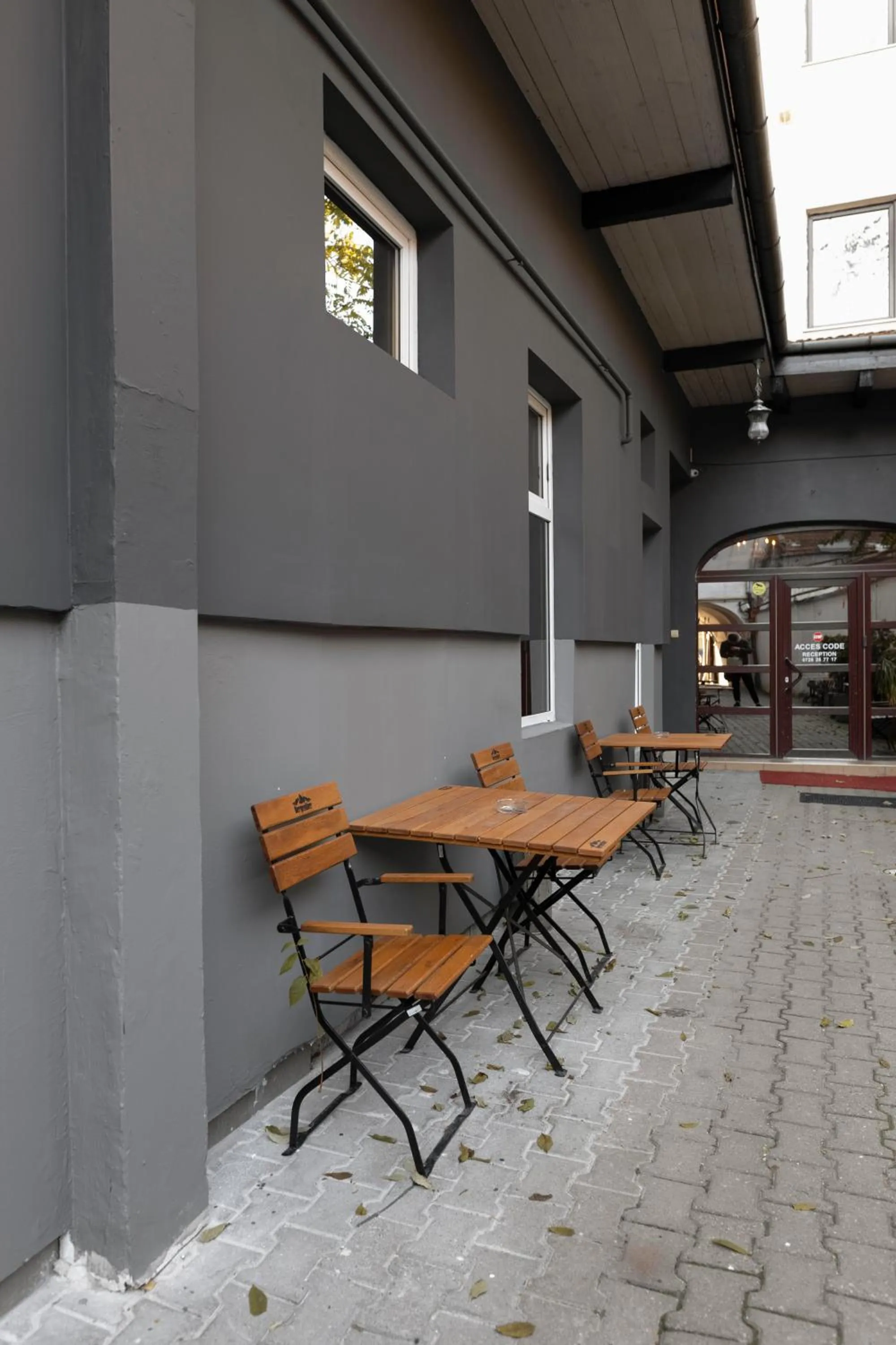 Facade/entrance in Meteor Central