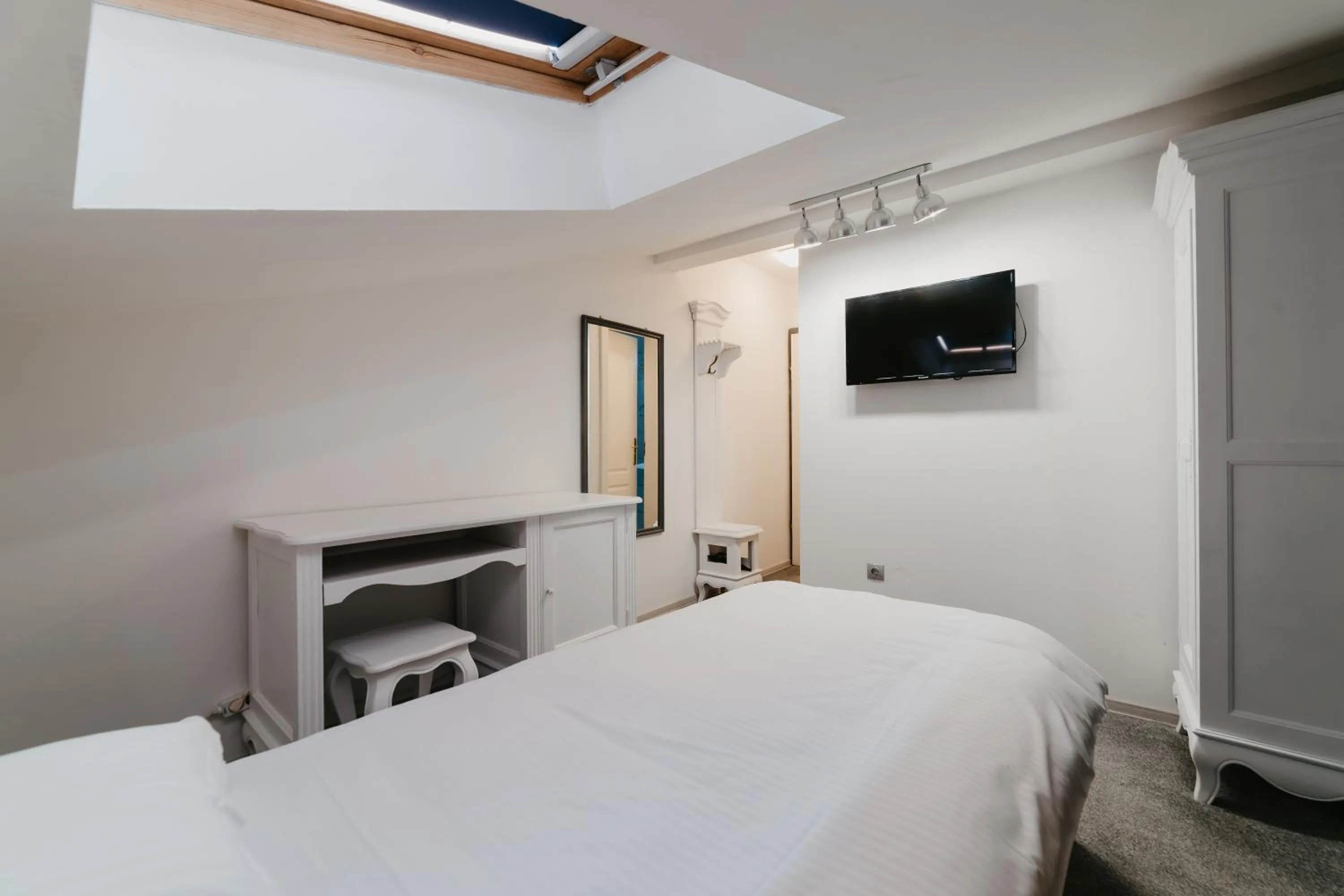 TV and multimedia, Bed in Meteor Central