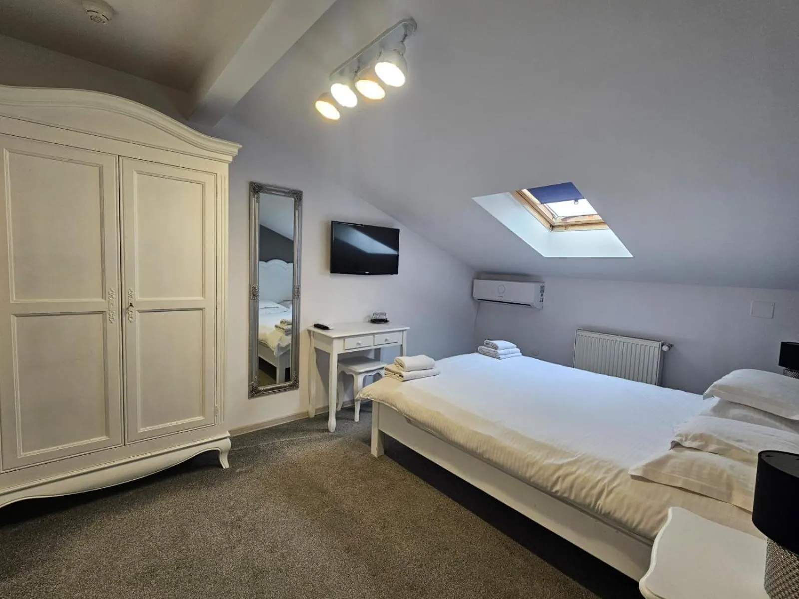 Bed in Meteor Central