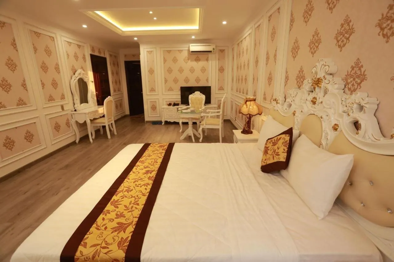 Bed in THANH TAI HOTEl 1