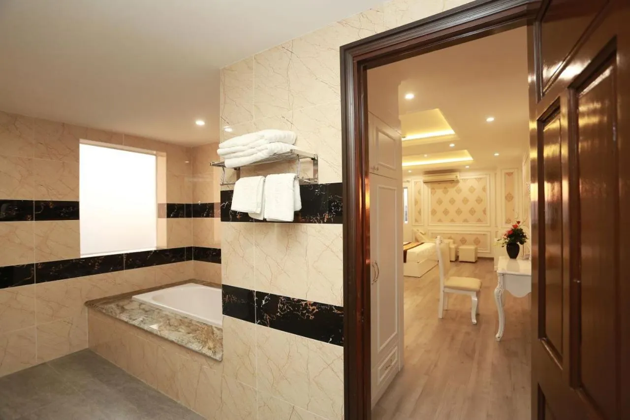 Bed in THANH TAI HOTEl 1