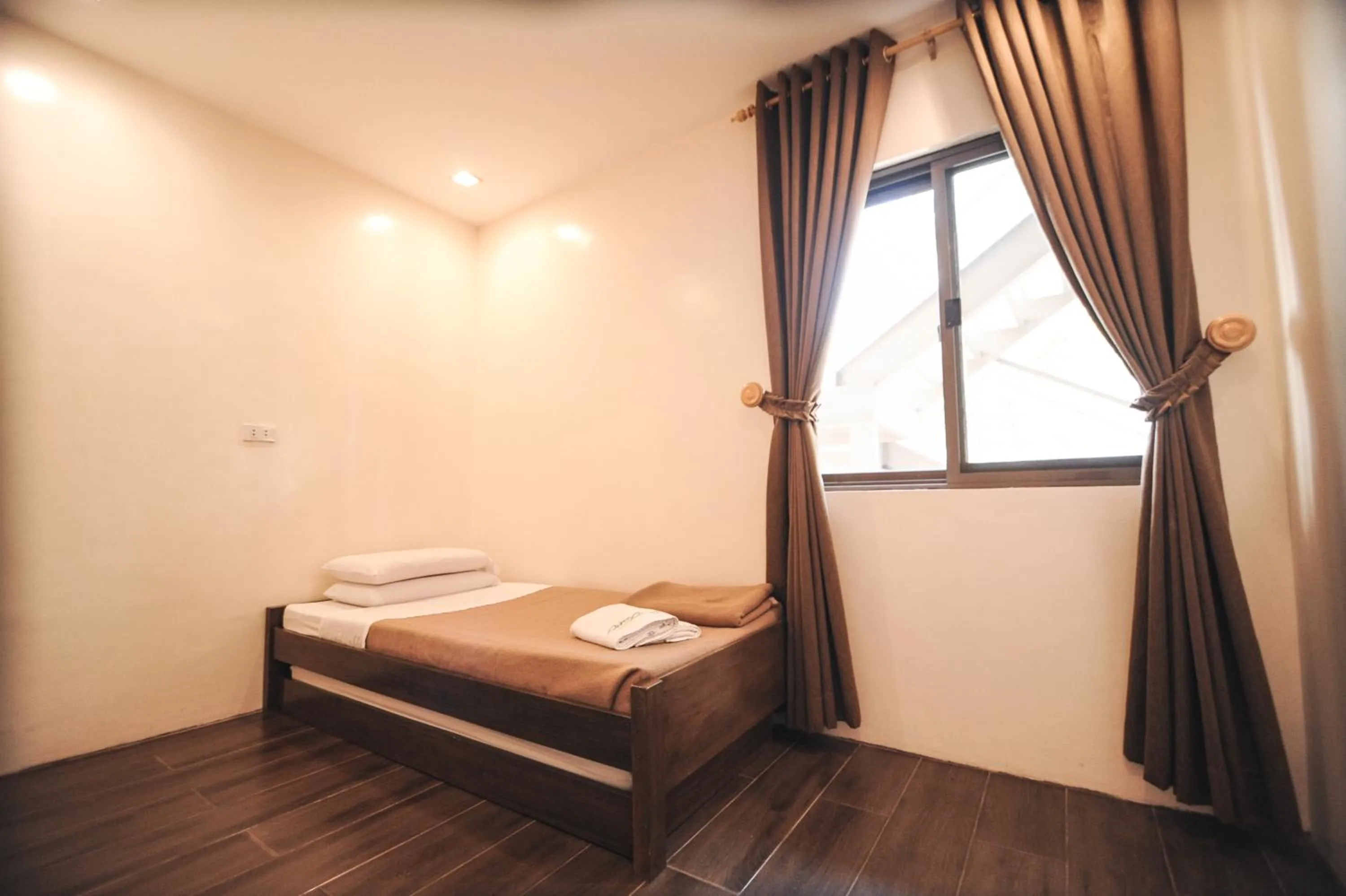 Bedroom, Bed in Pine Breeze Cottages