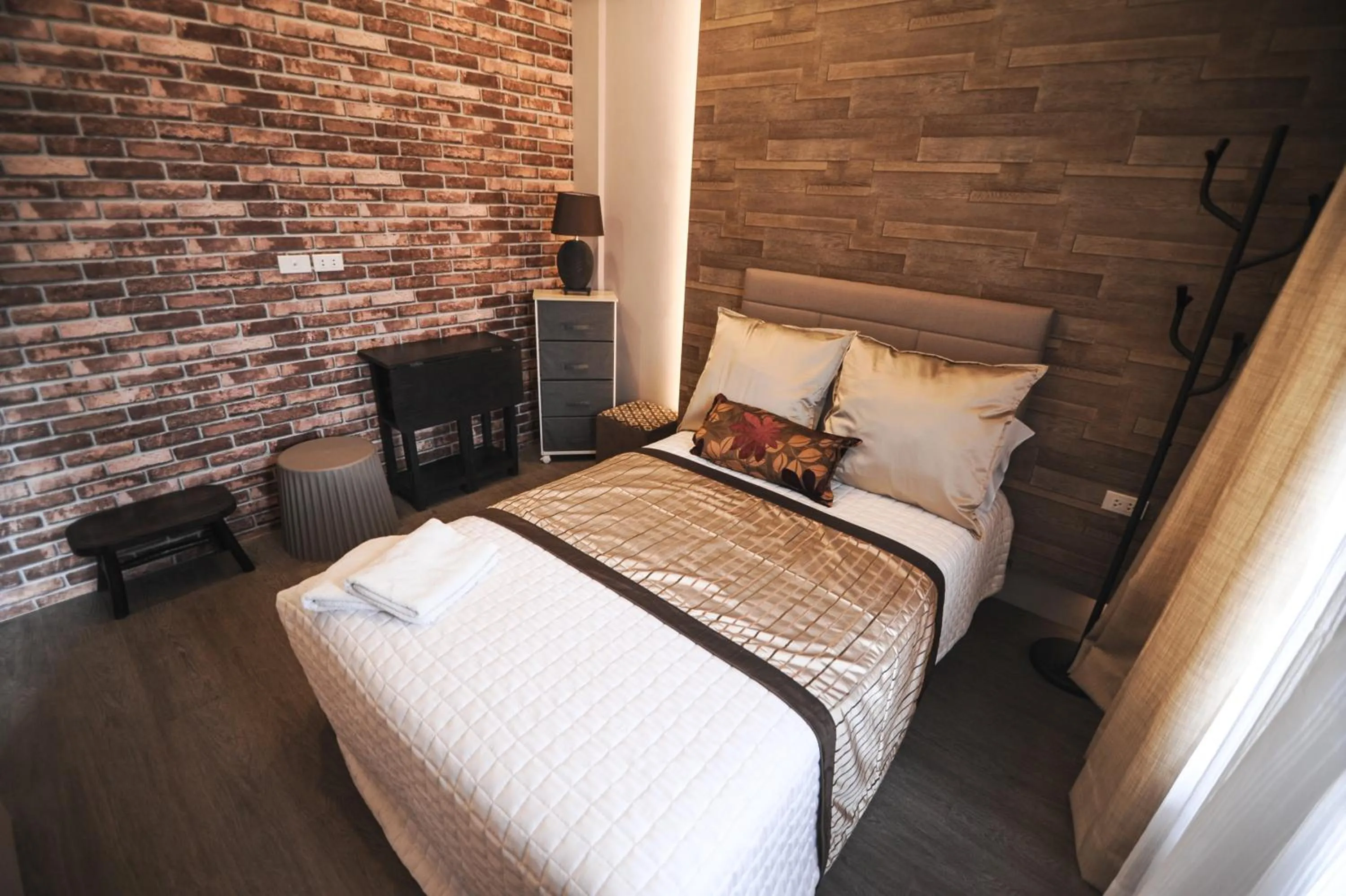 Bedroom, Bed in Pine Breeze Cottages