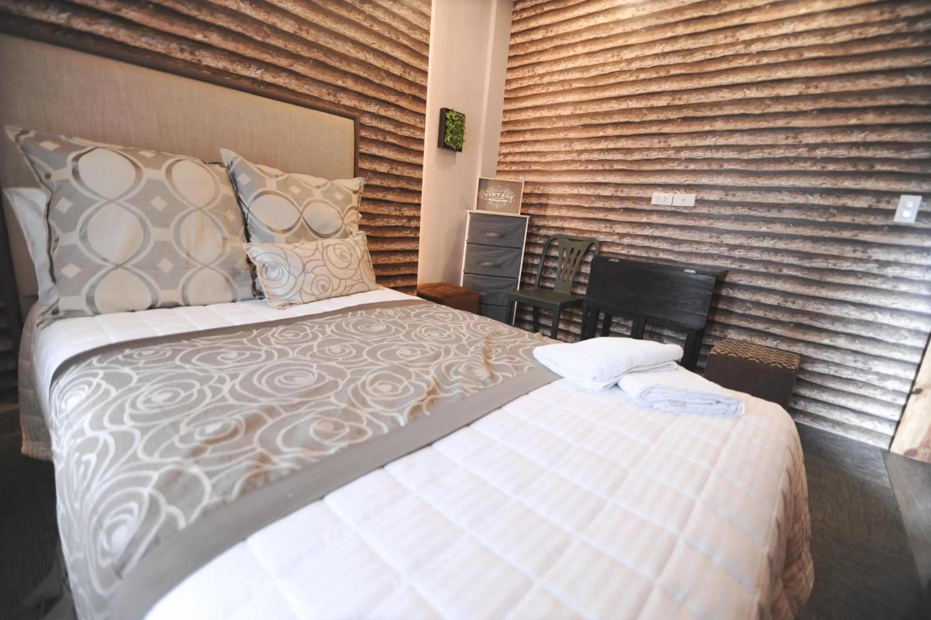 Bedroom, Bed in Pine Breeze Cottages