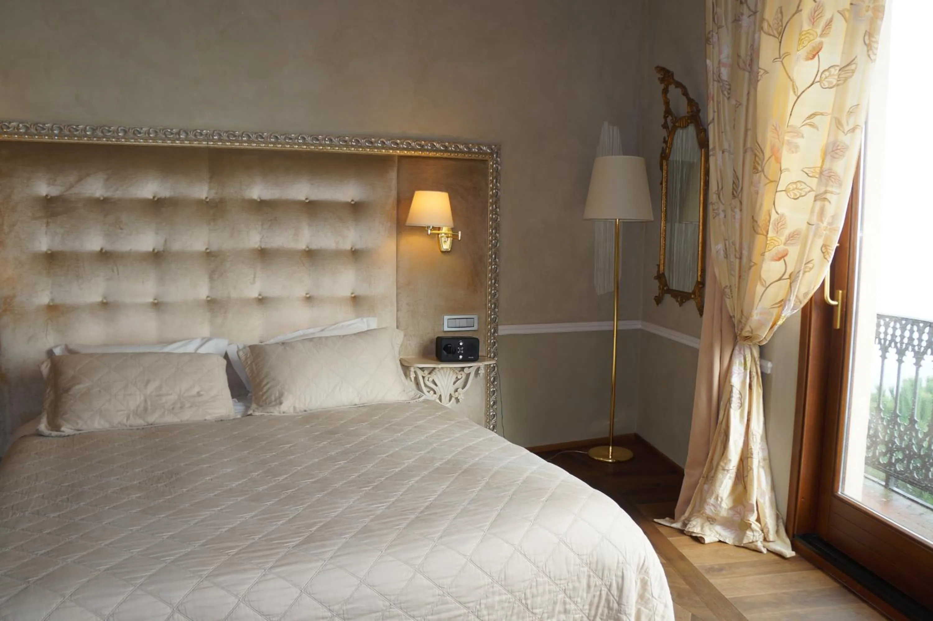 Photo of the whole room, Bed in Palazzo Carletti