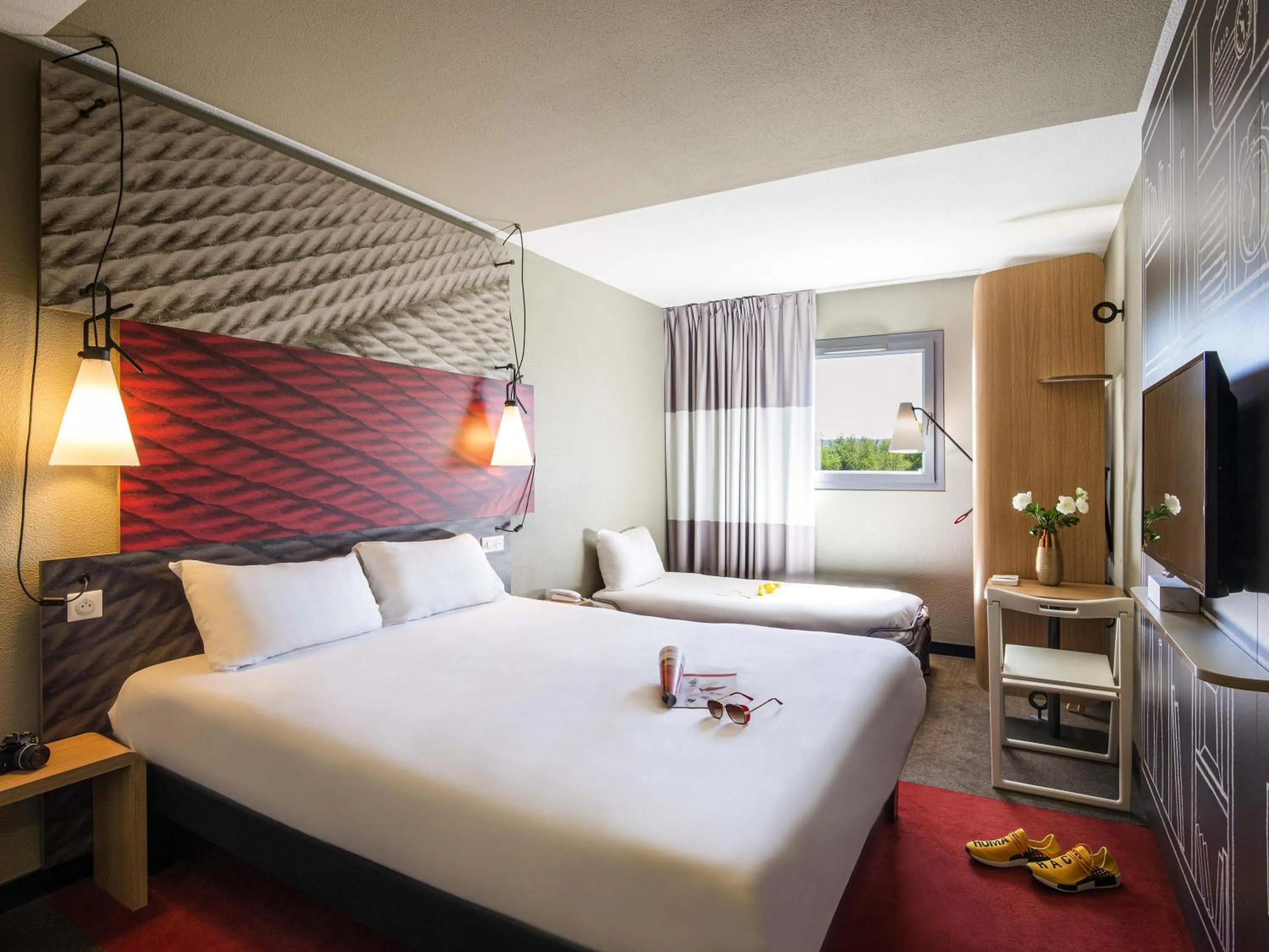 Bedroom, Bed in ibis Manosque Cadarache