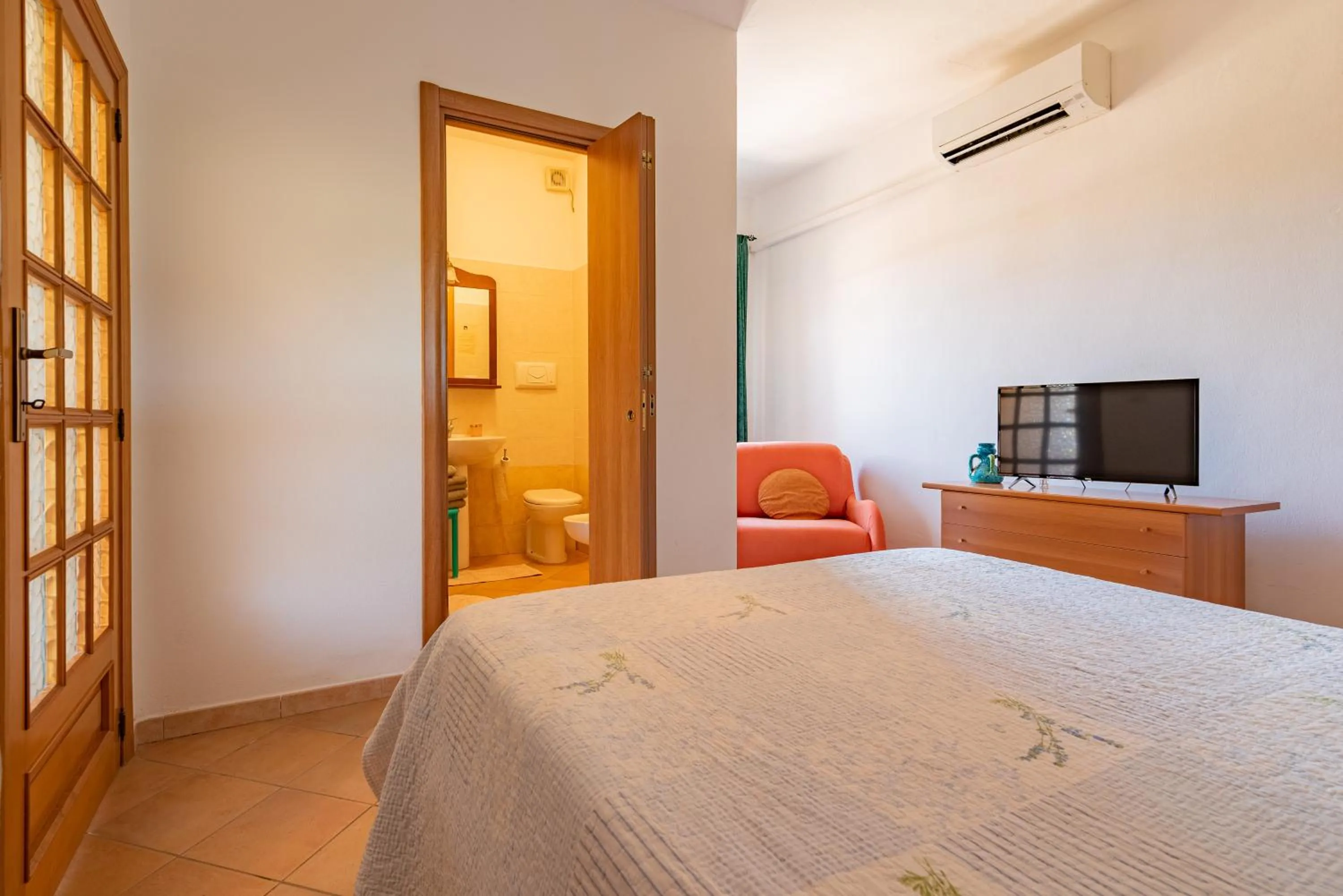 Photo of the whole room in Bonsai B&B Alghero