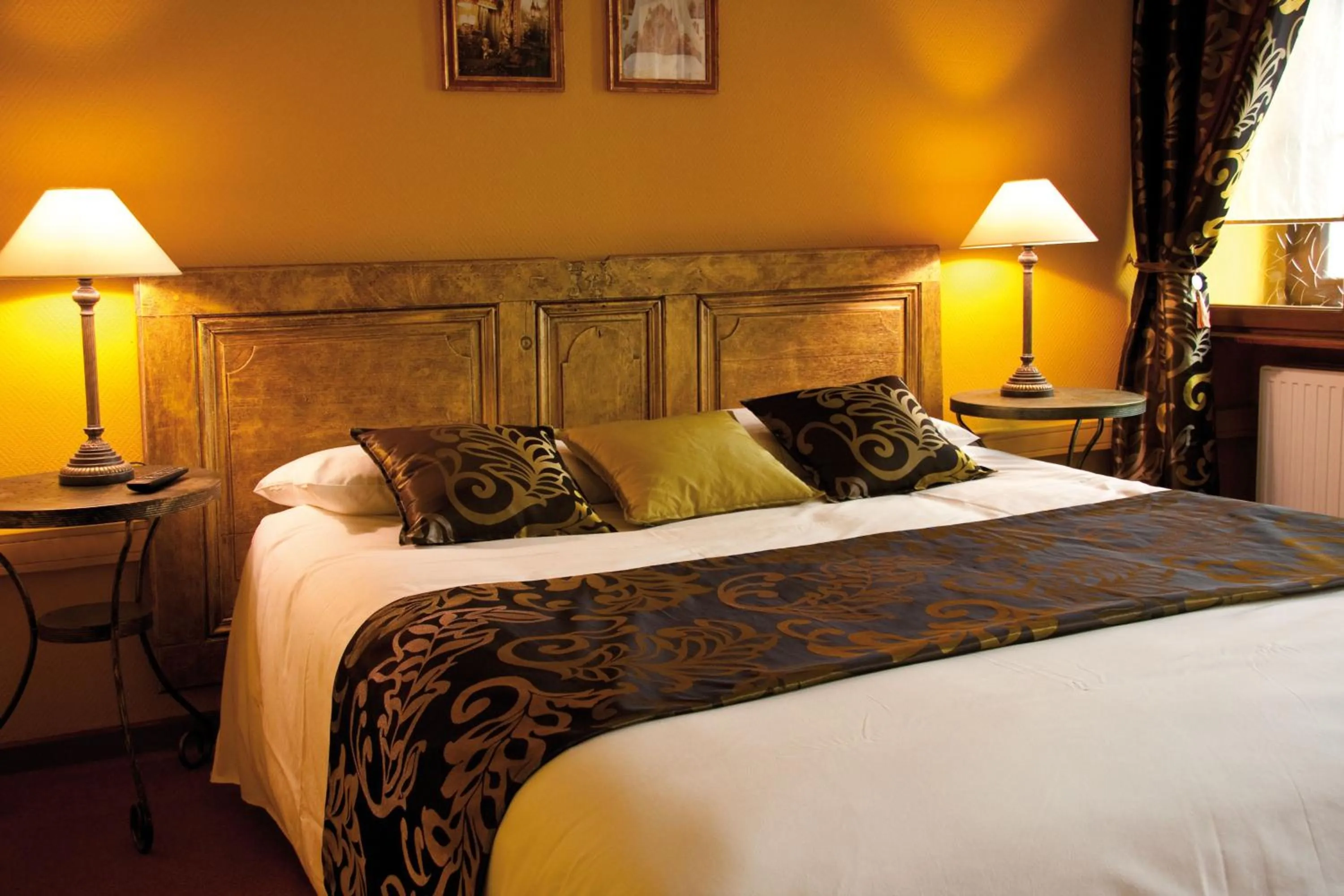 Bedroom, Bed in Le Gouverneur Hotel