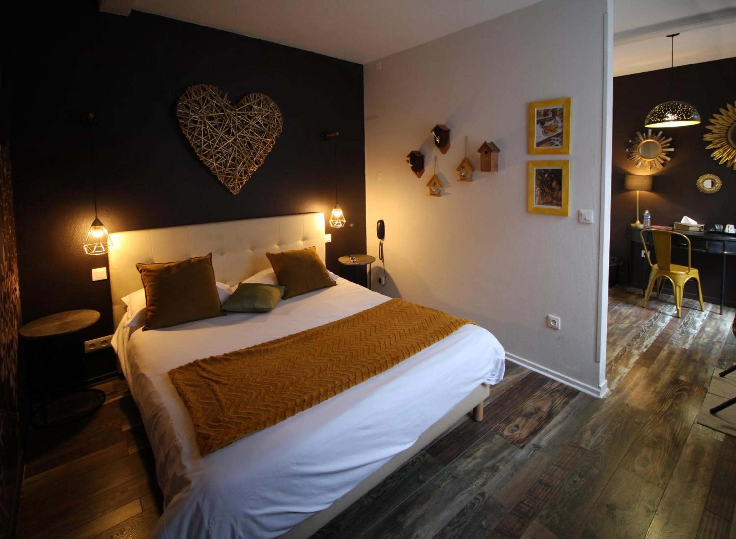 Bedroom, Bed in Le Gouverneur Hotel