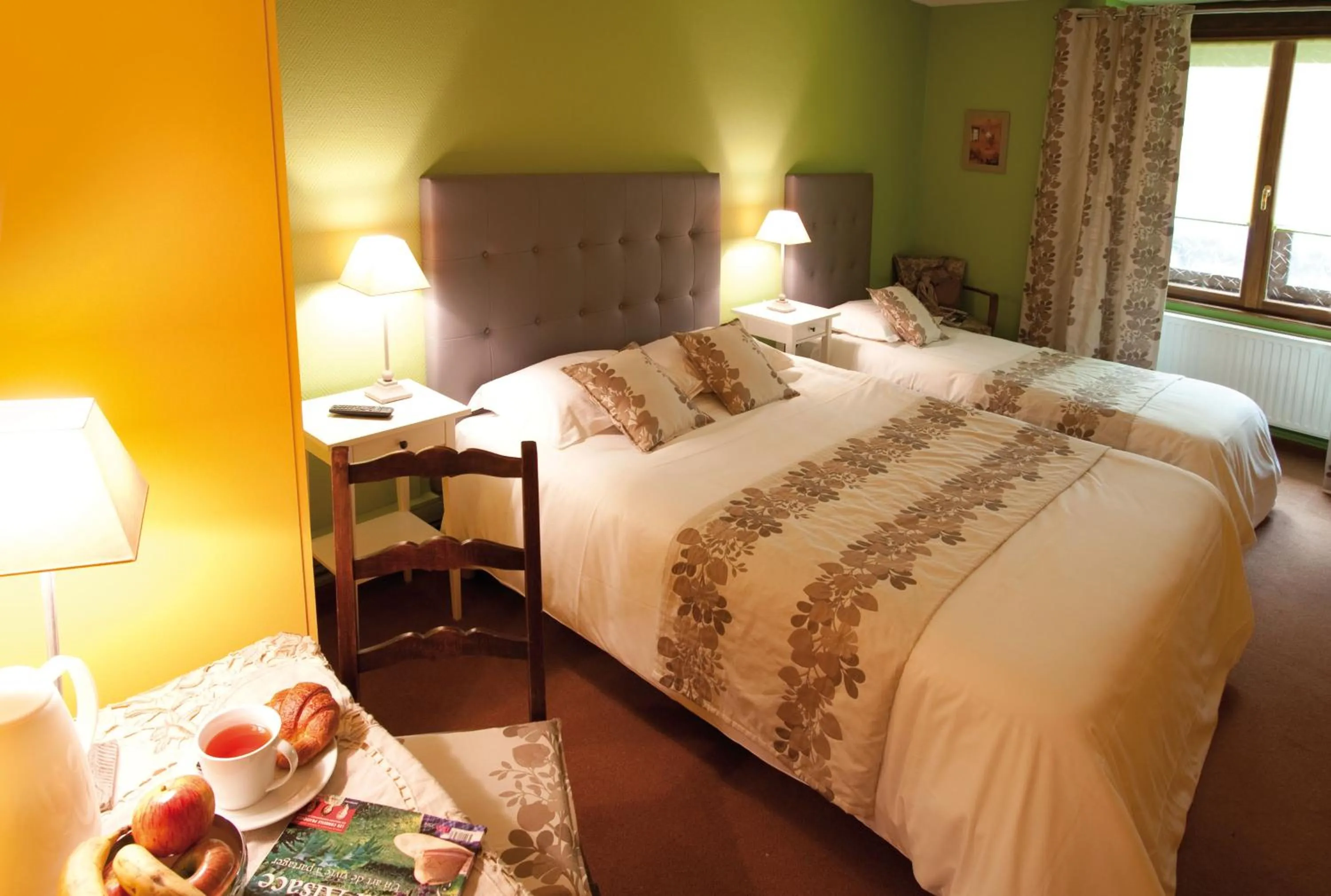 Bedroom, Bed in Le Gouverneur Hotel