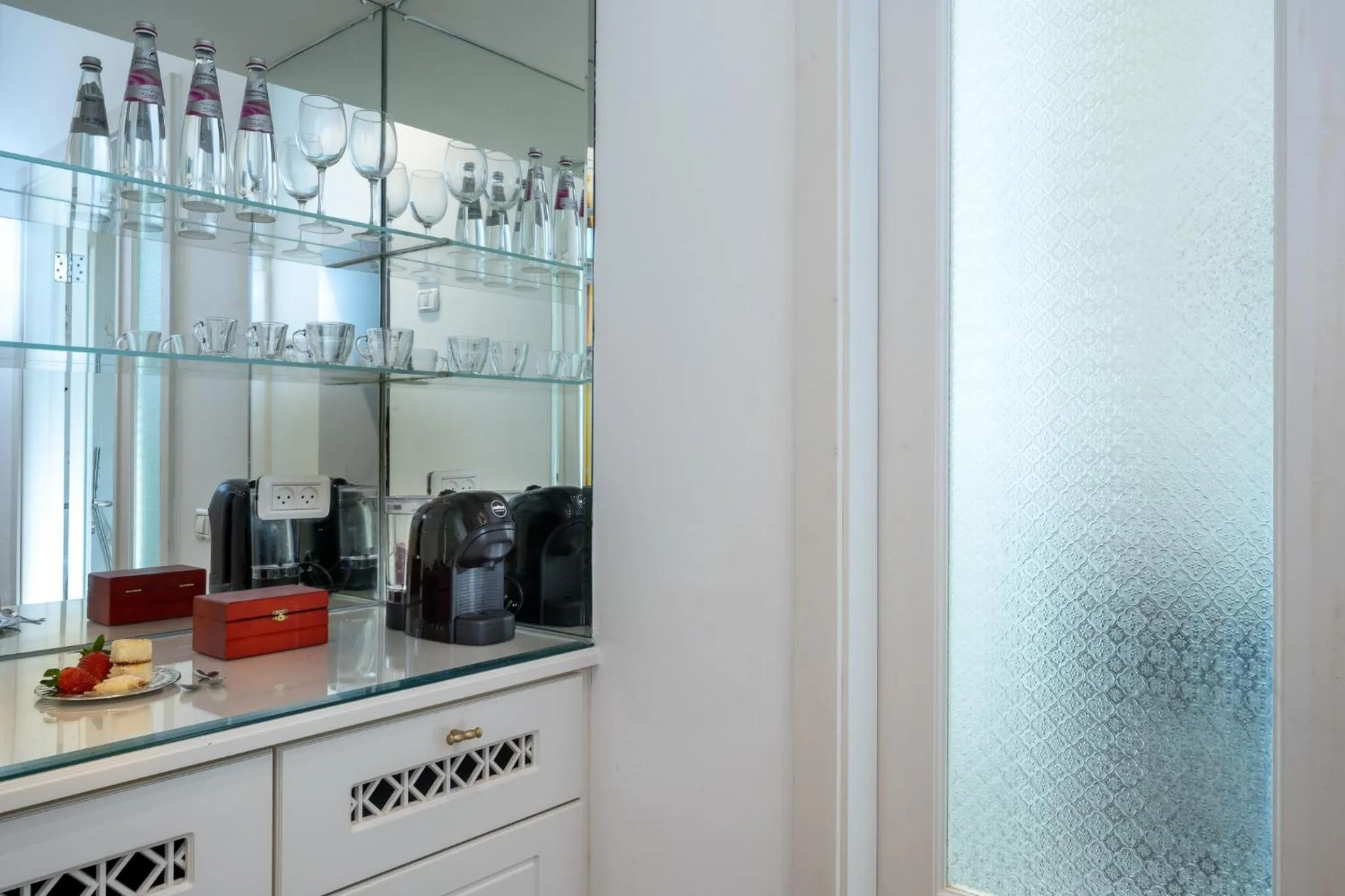 Kitchen or kitchenette in Akotika boutique