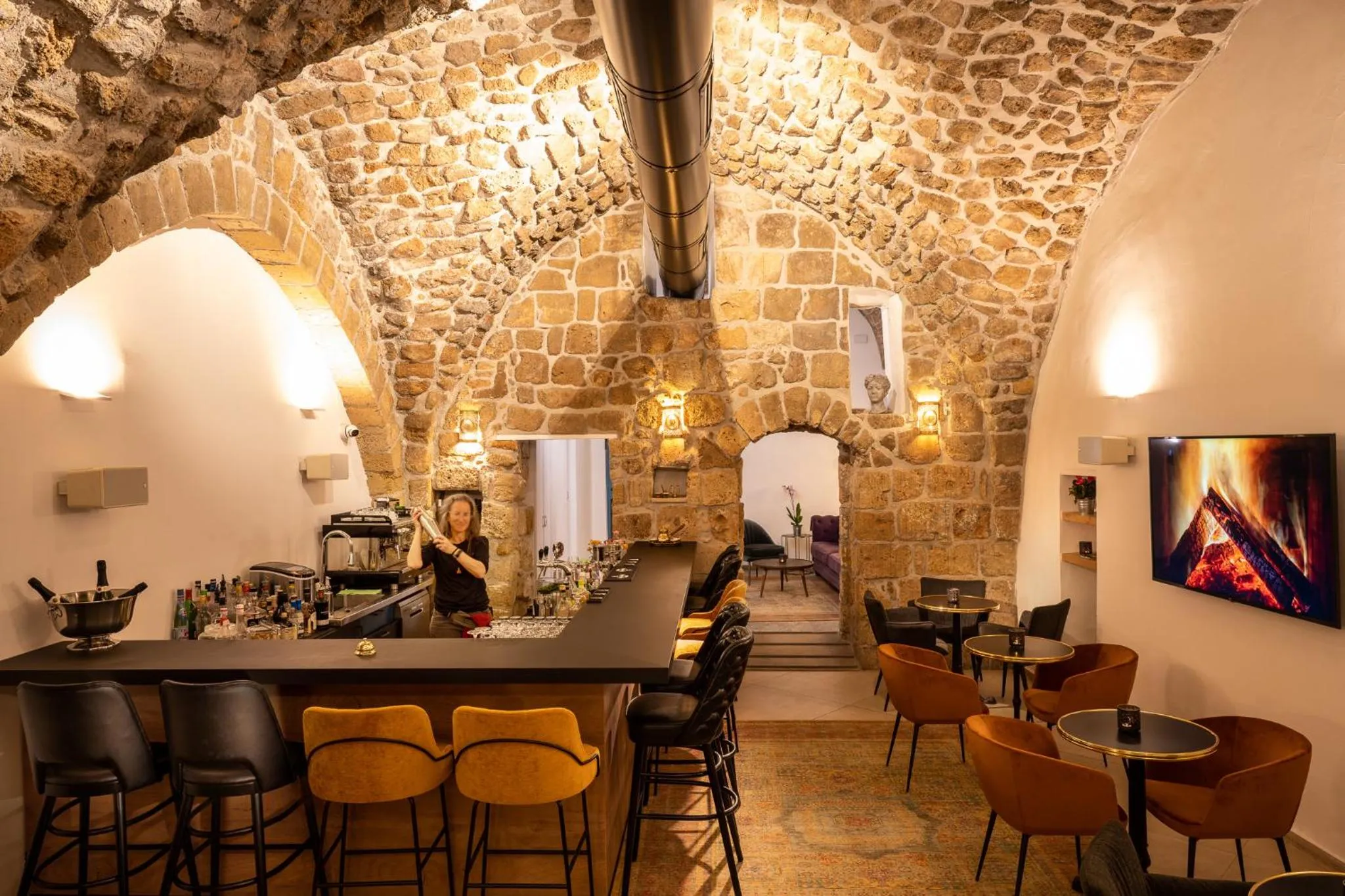 Property building in Akotika boutique