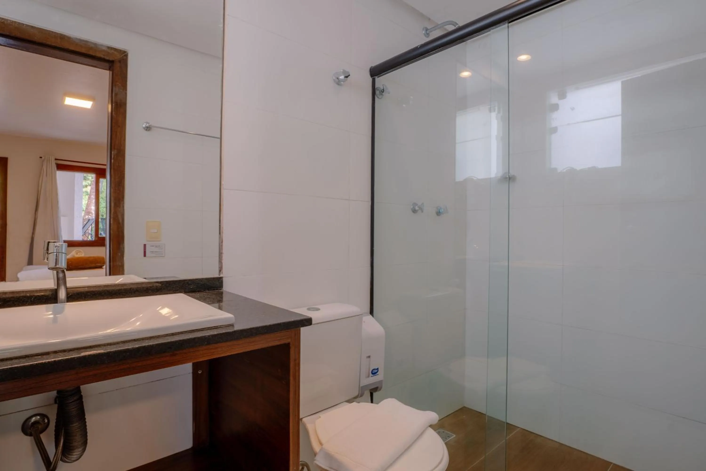 Bathroom in Hotel Flamingo Beach by HC