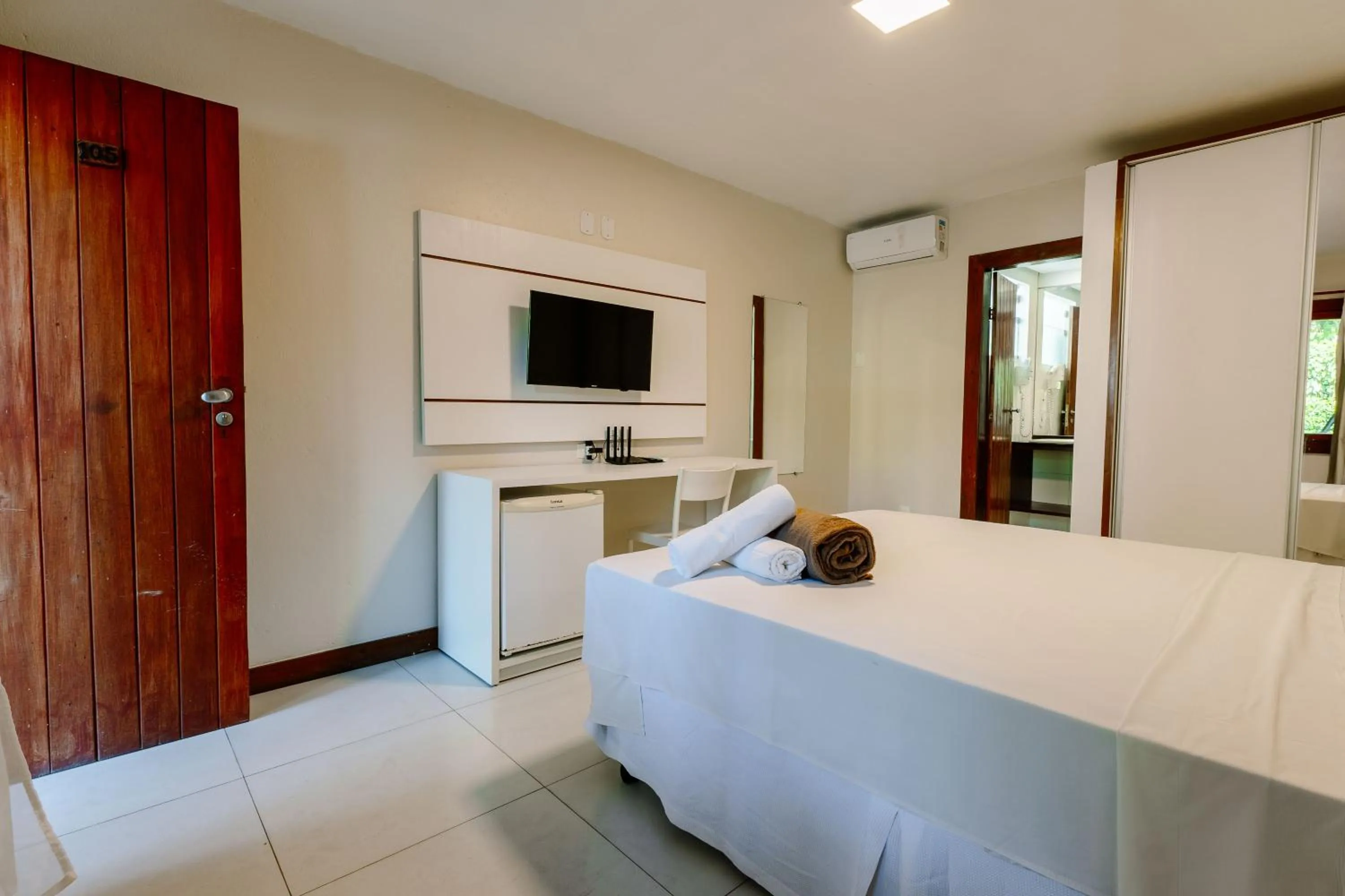 Bedroom, Bed in Hotel Flamingo Beach by HC