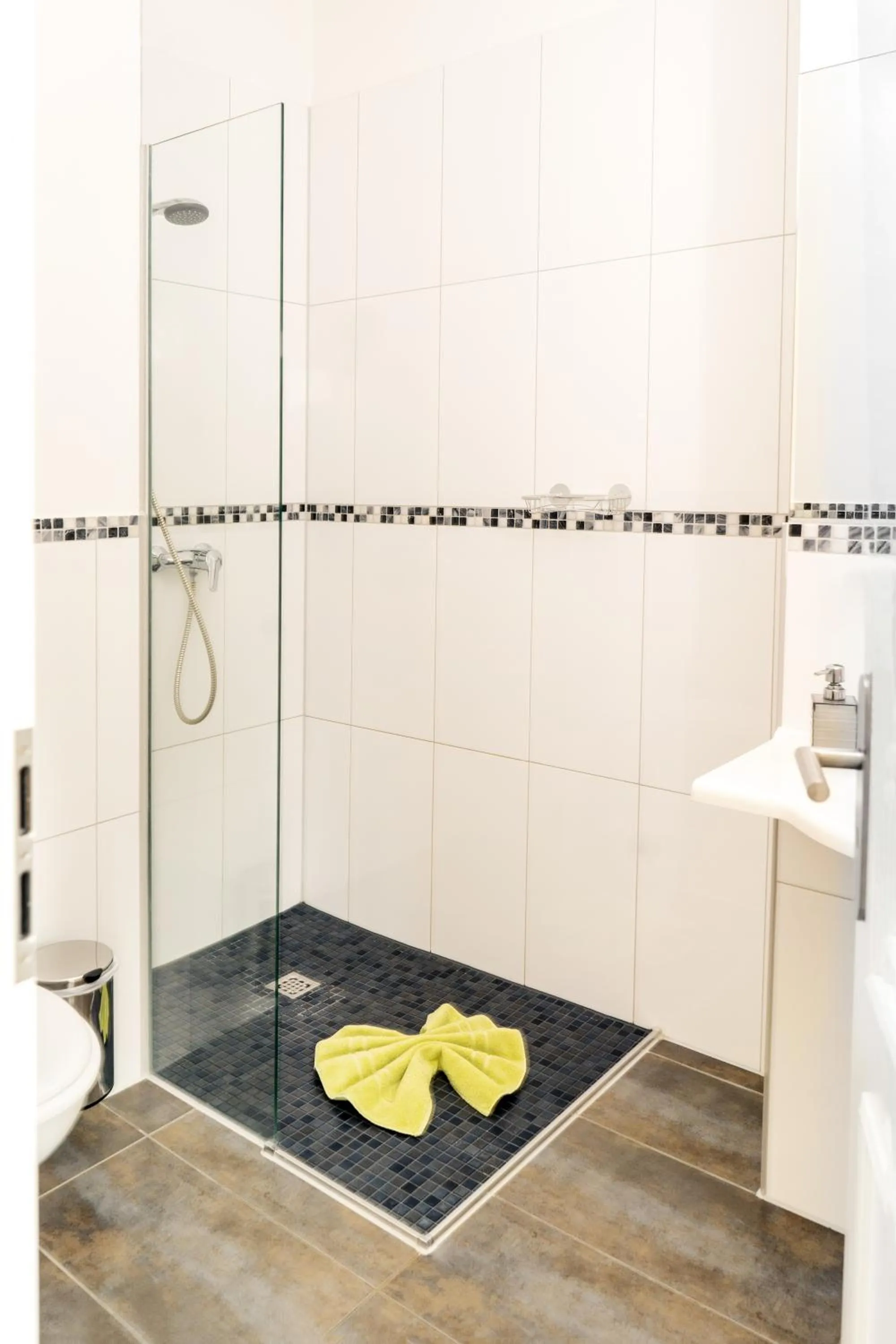 Shower in SchlafGut AppartementHotel