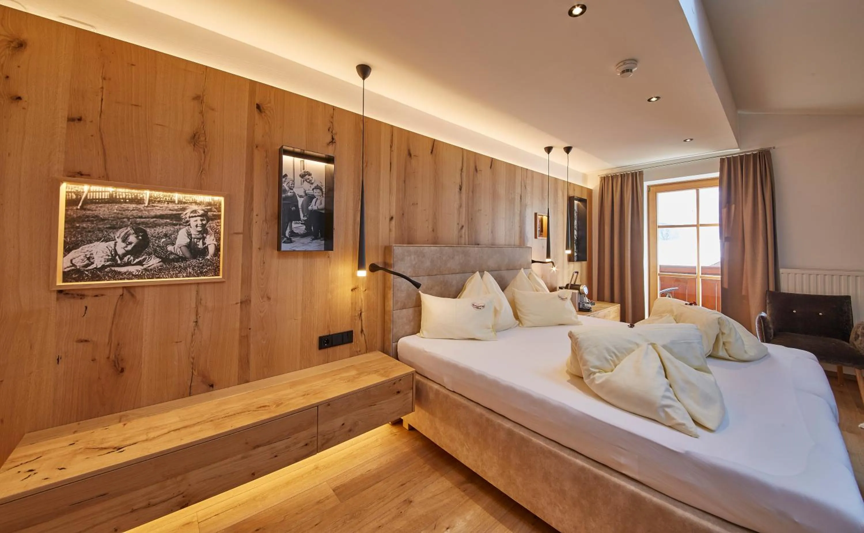 Bed in Bauernhof Hotel Oberschwarzach