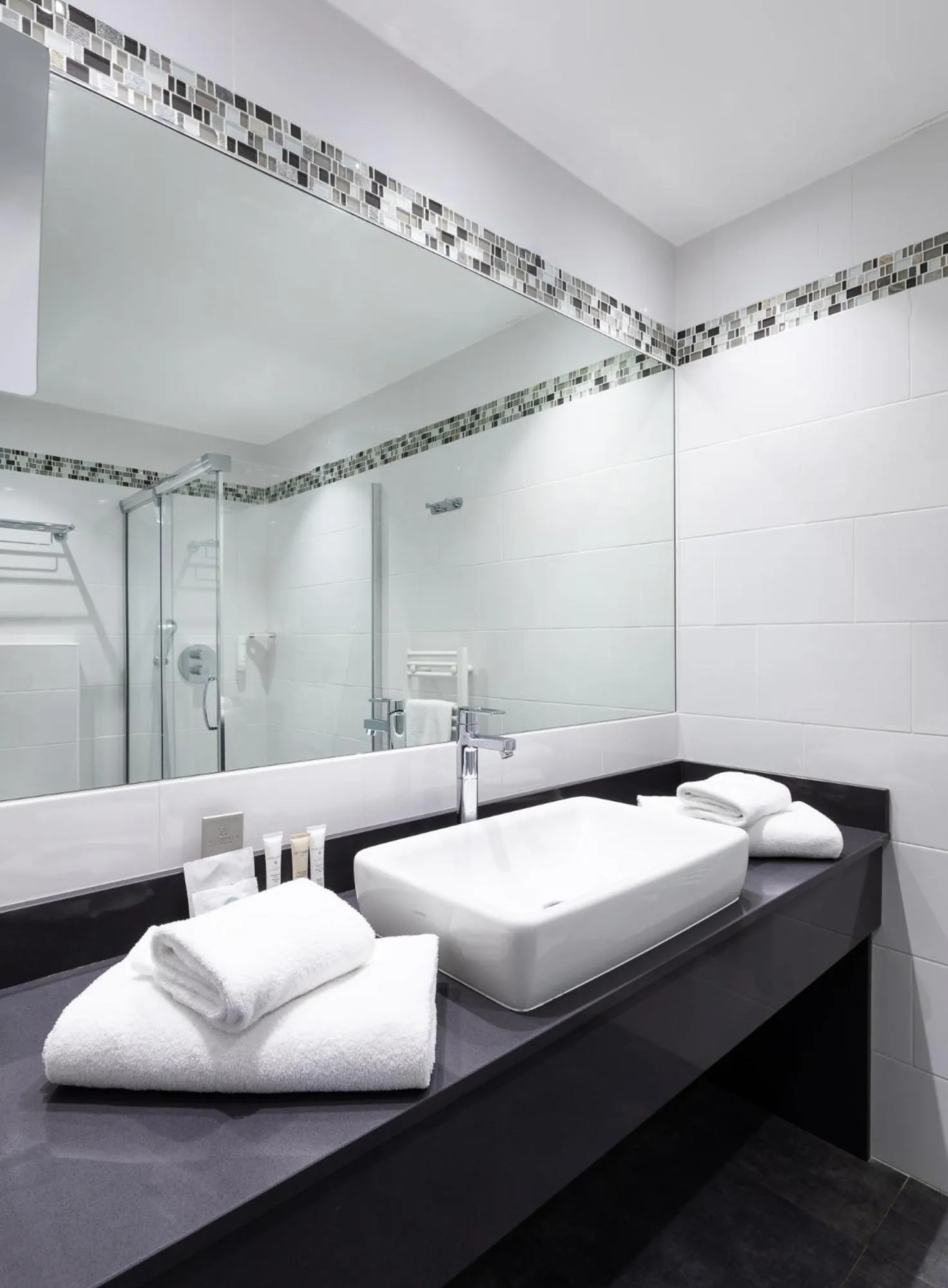 Bathroom, Bed in Best Western Premier Santa Maria