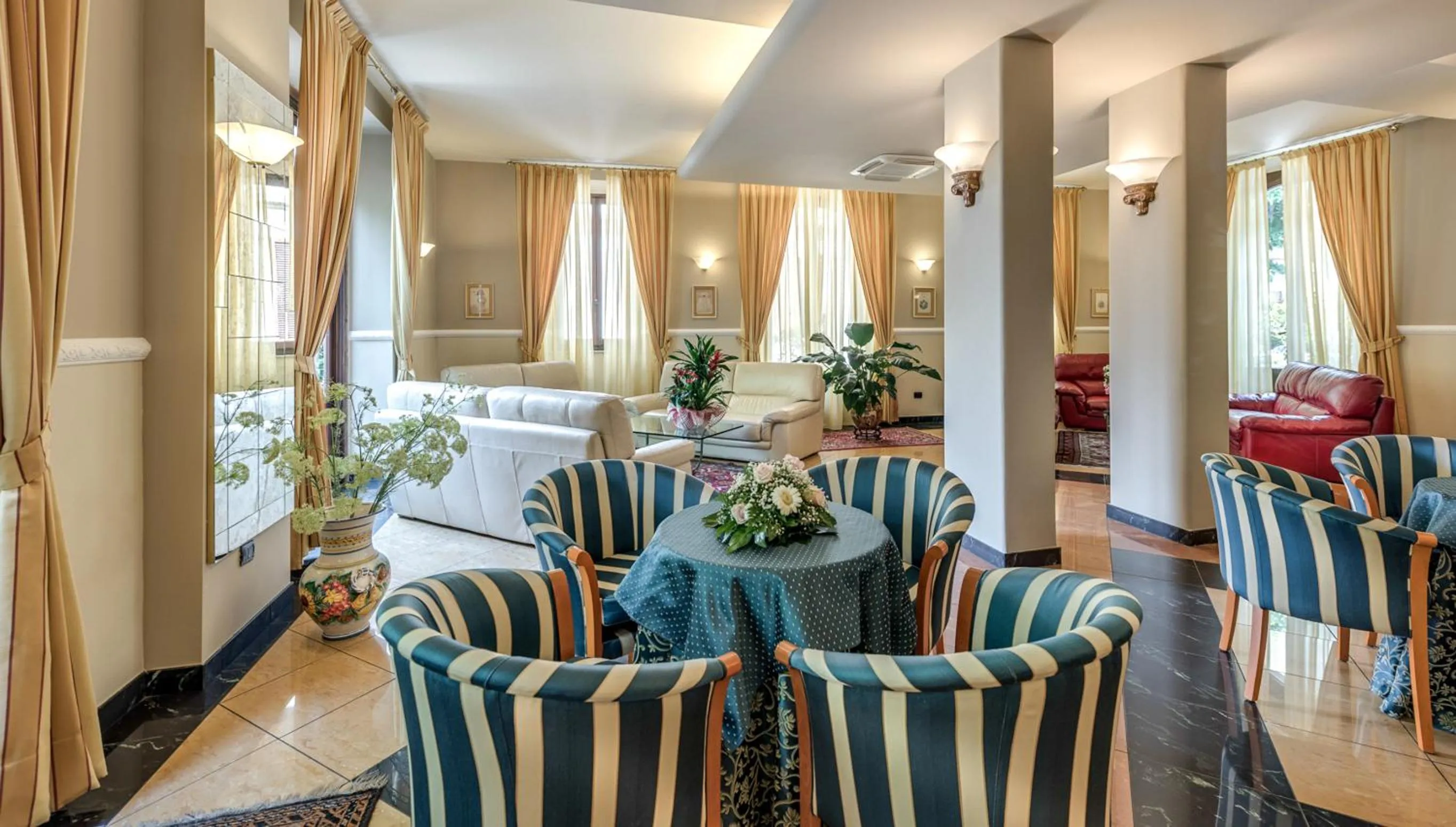 Lounge or bar in Hotel Da Vinci