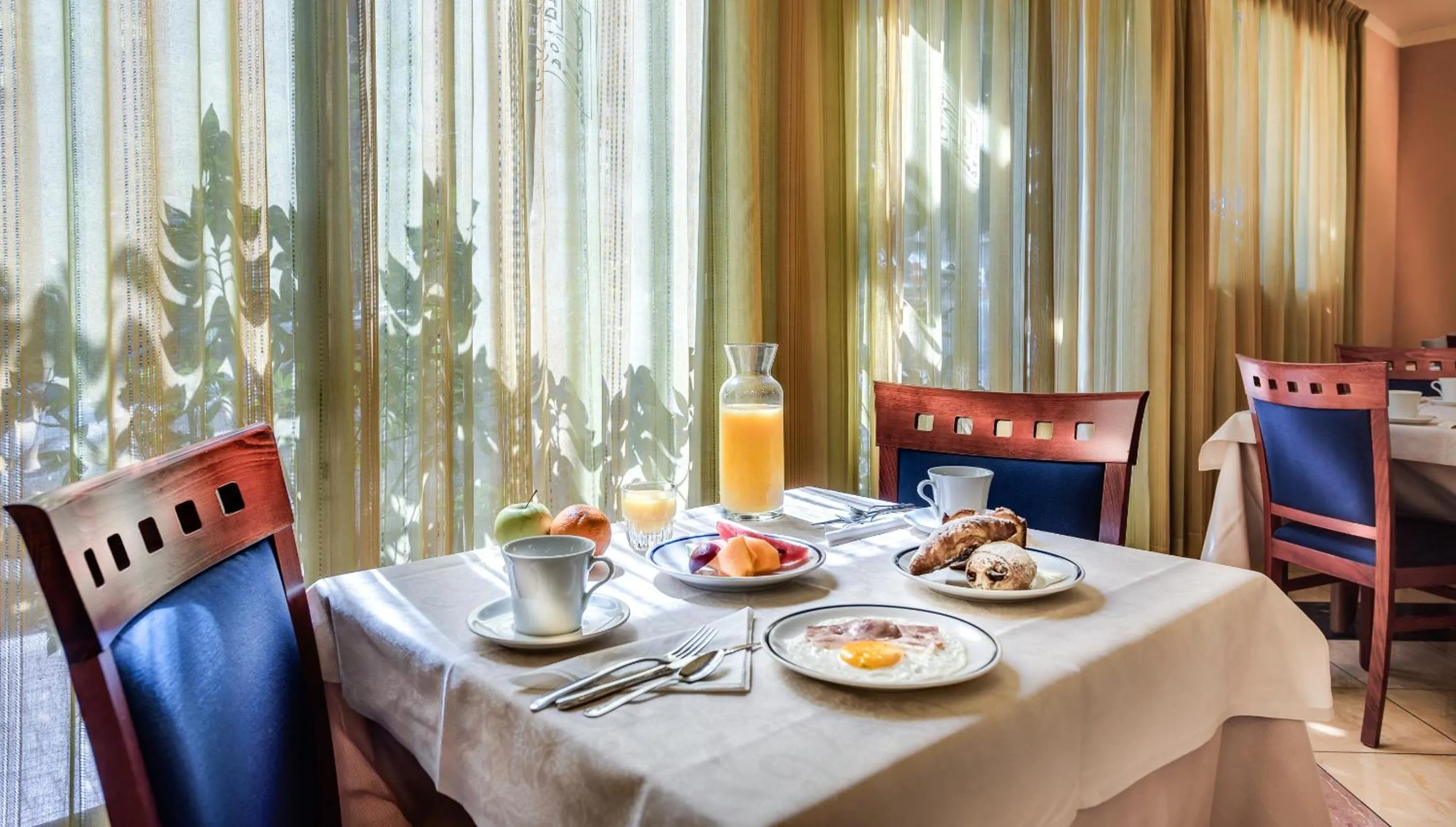 Continental breakfast in Hotel Da Vinci