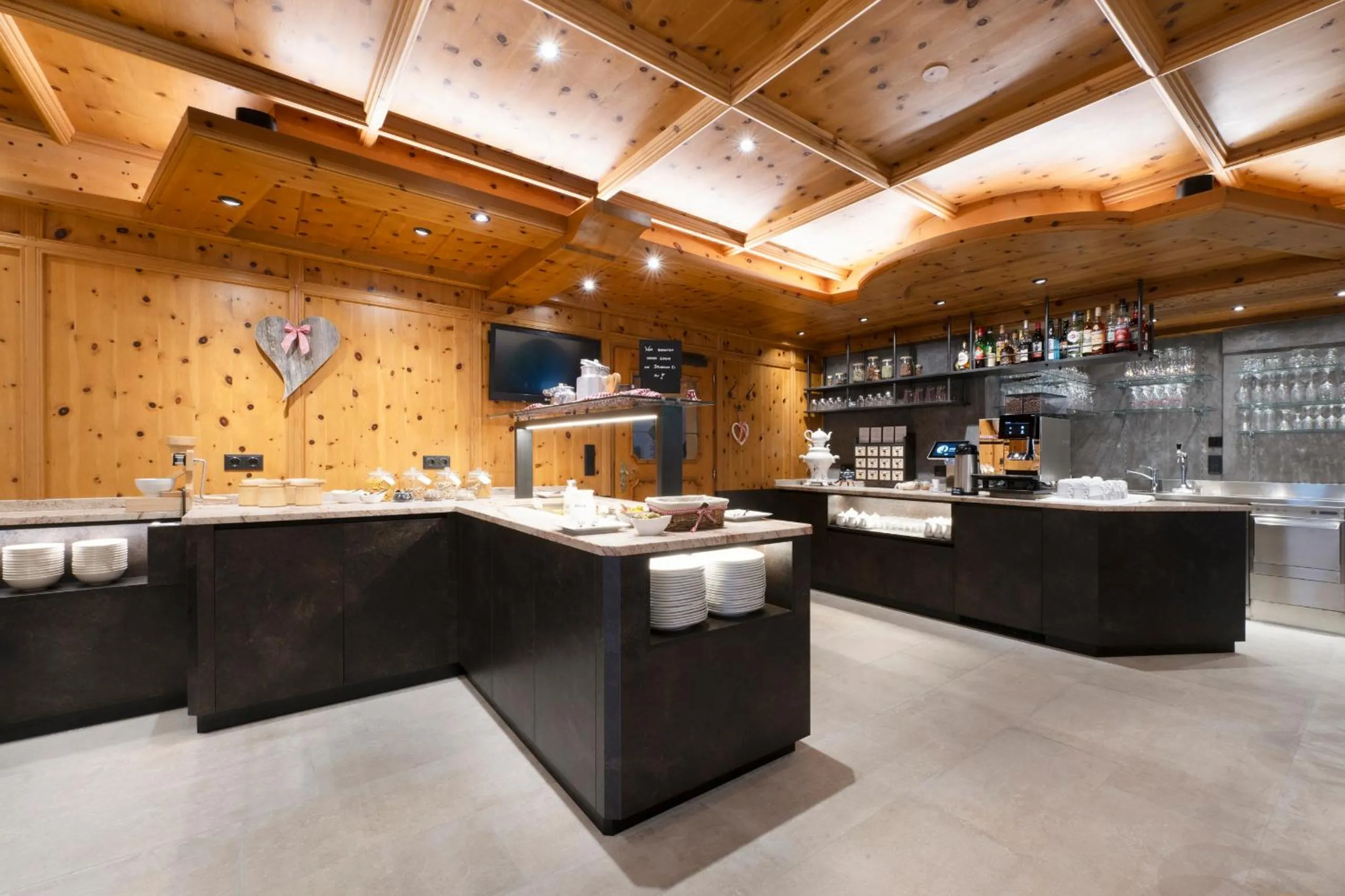 Restaurant/places to eat in Hotel Angelika