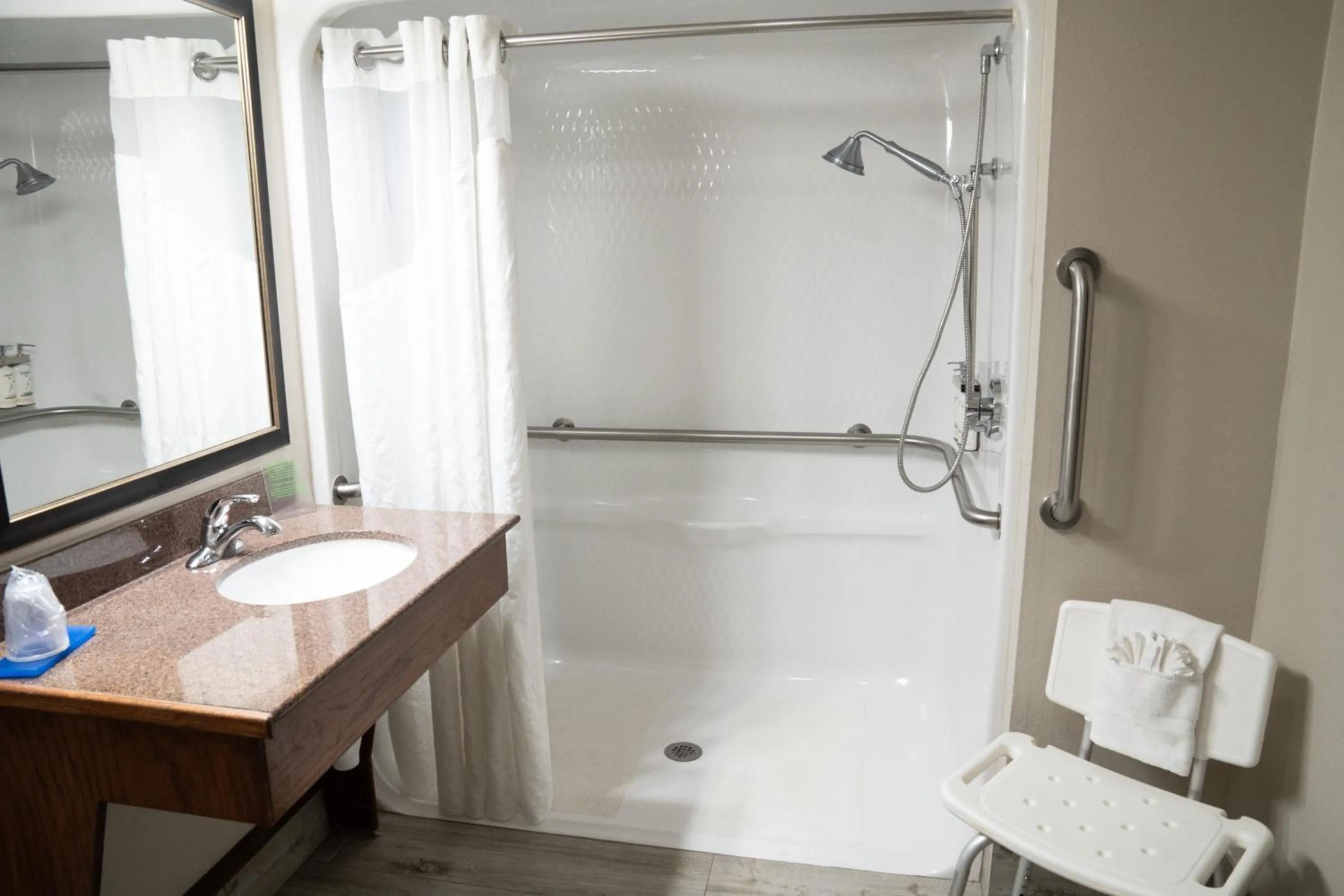 Lucille's Hotel, Restaurant, & Bar