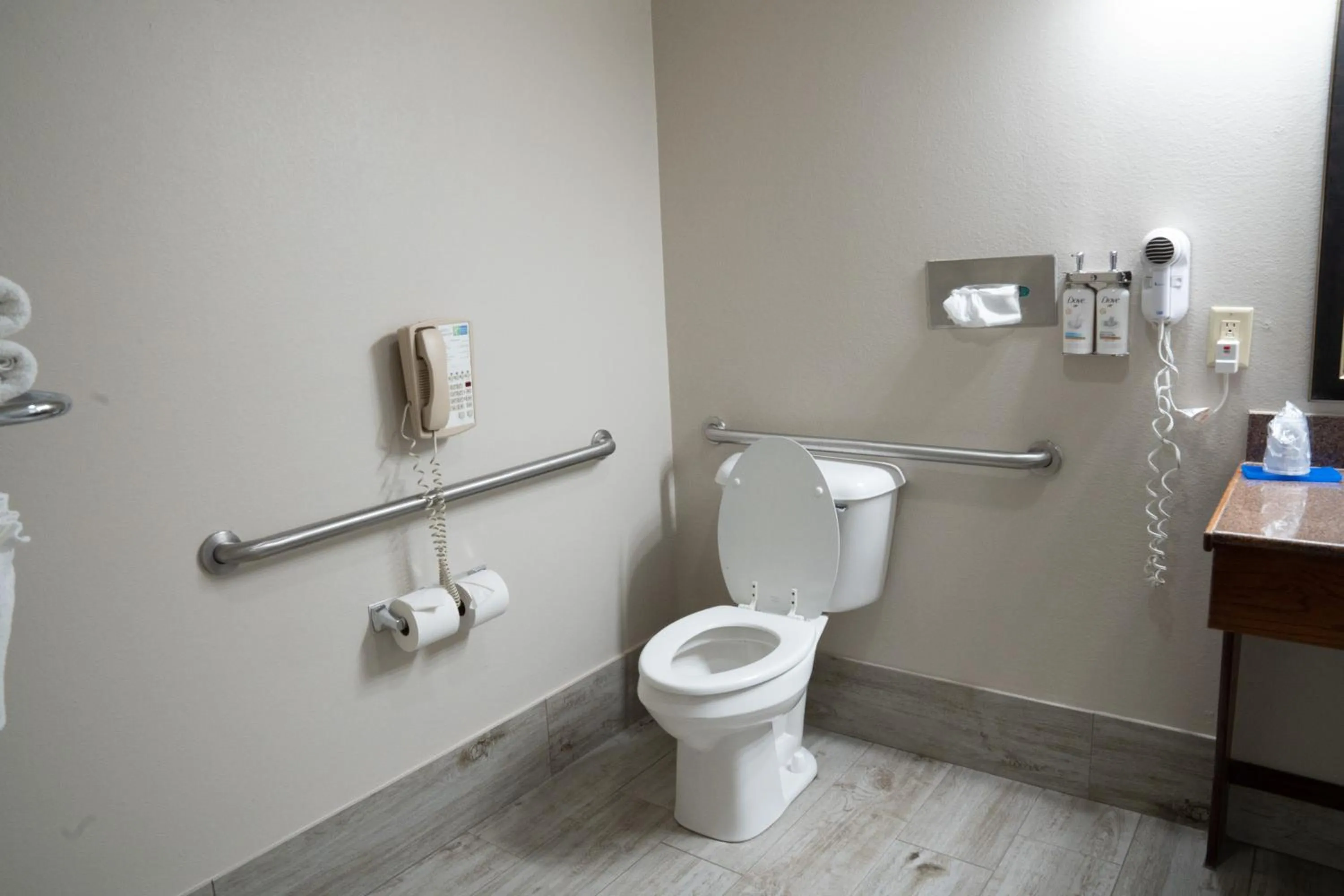 Lucille's Hotel, Restaurant, & Bar