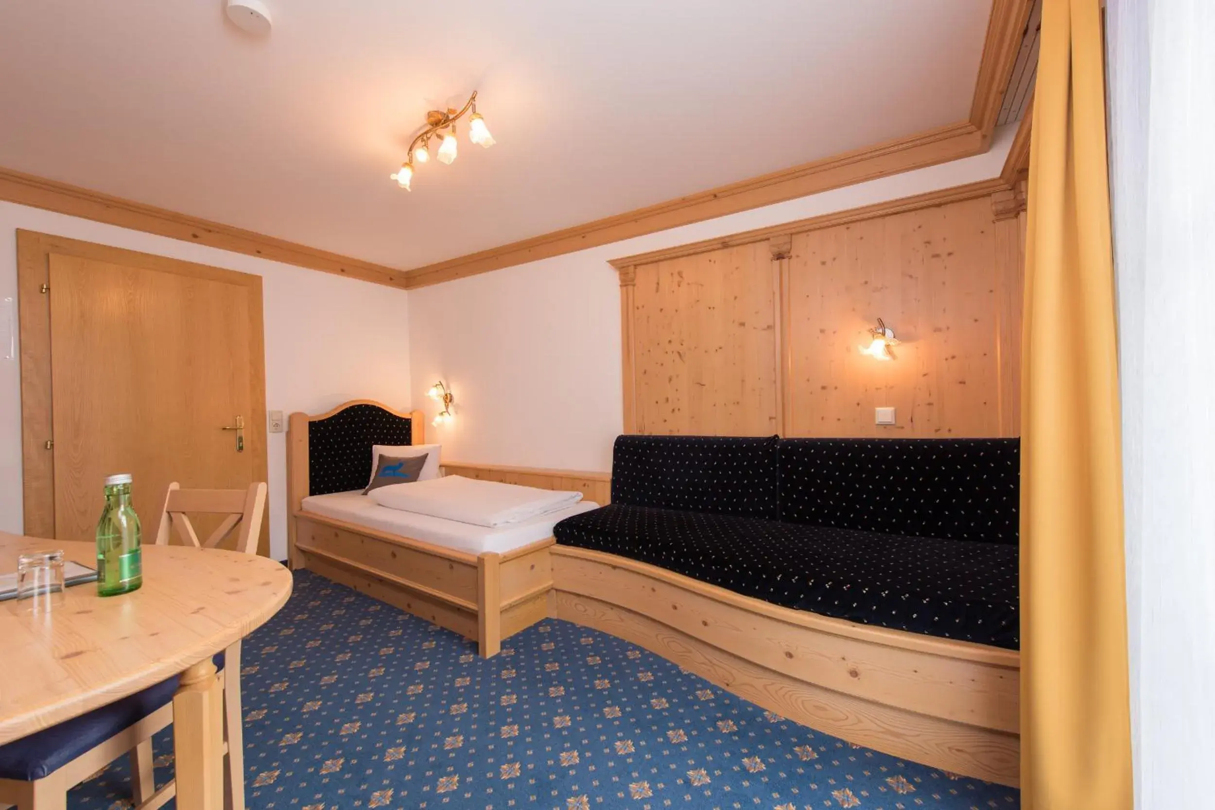 Single Room in Hotel Mölltalerhof Single Room in Hotel Mölltalerhof