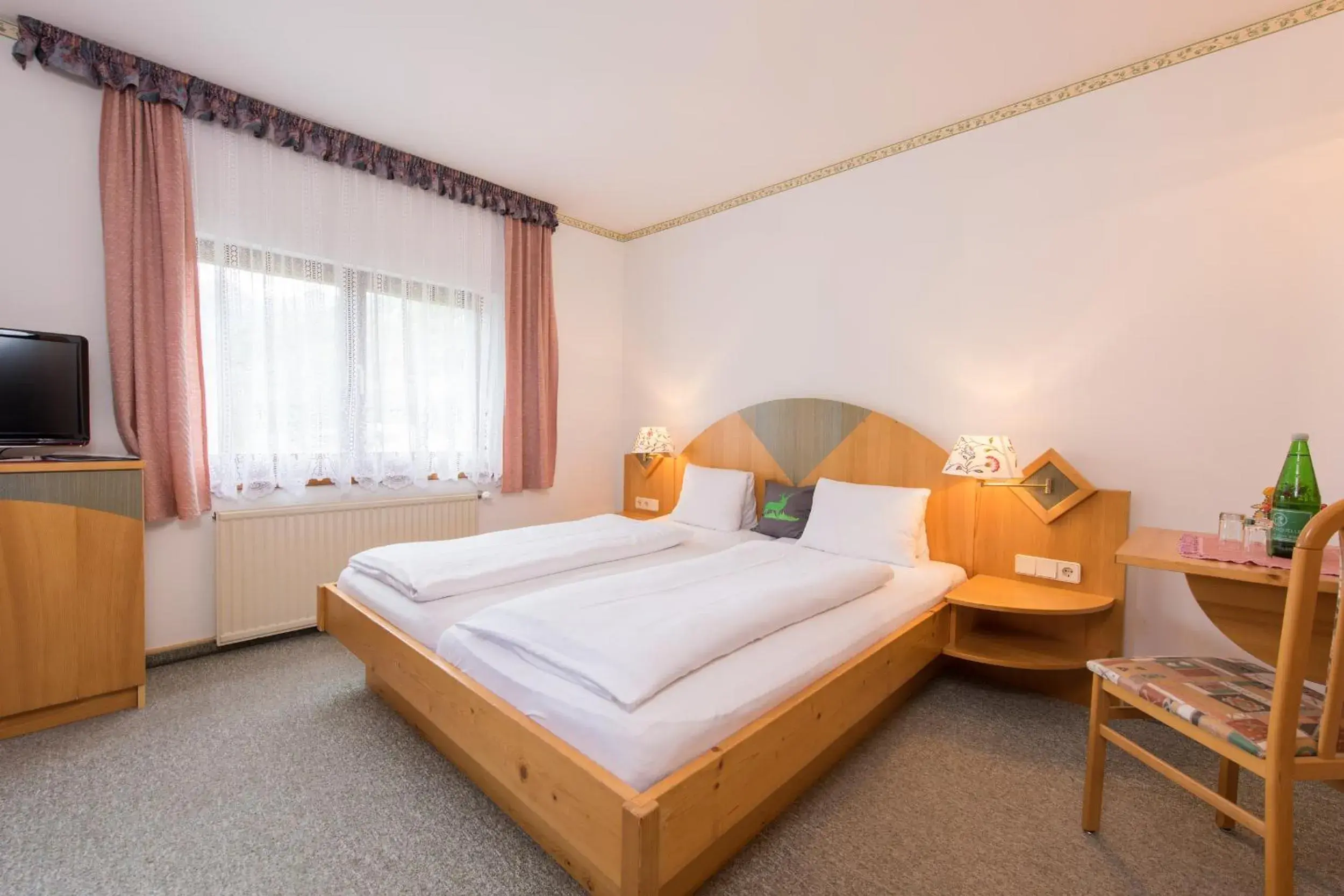 Double Room with Mountain View in Hotel Mölltalerhof Double Room with Mountain View in Hotel Mölltalerhof