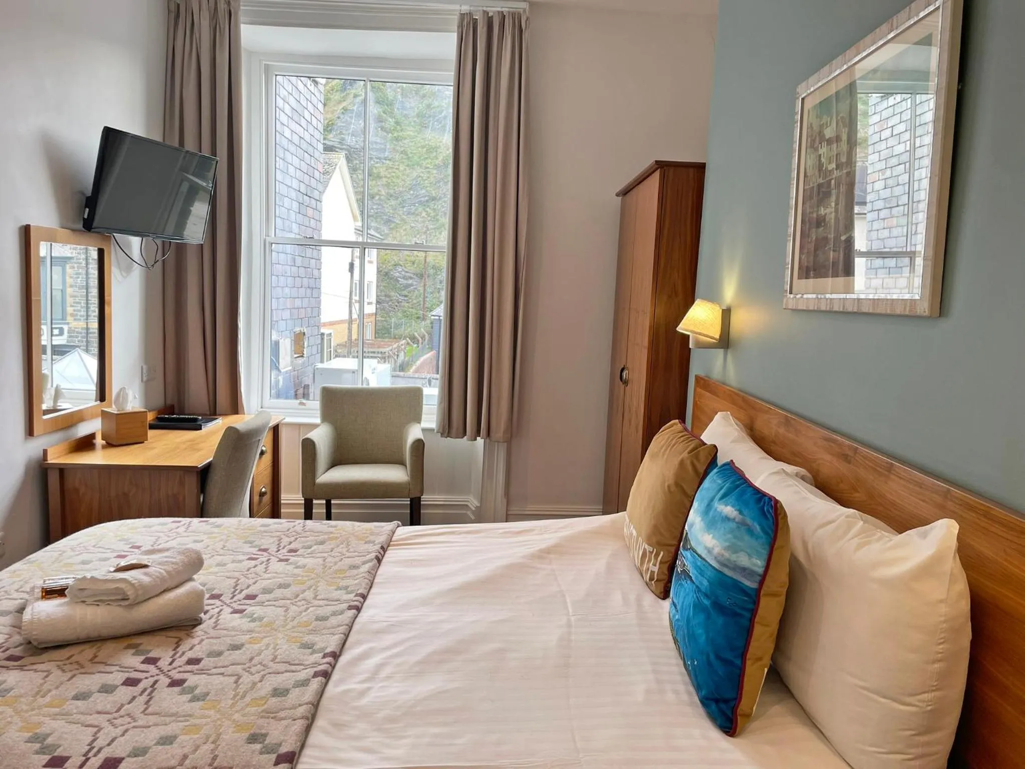 Bedroom, Bed in The Glengower