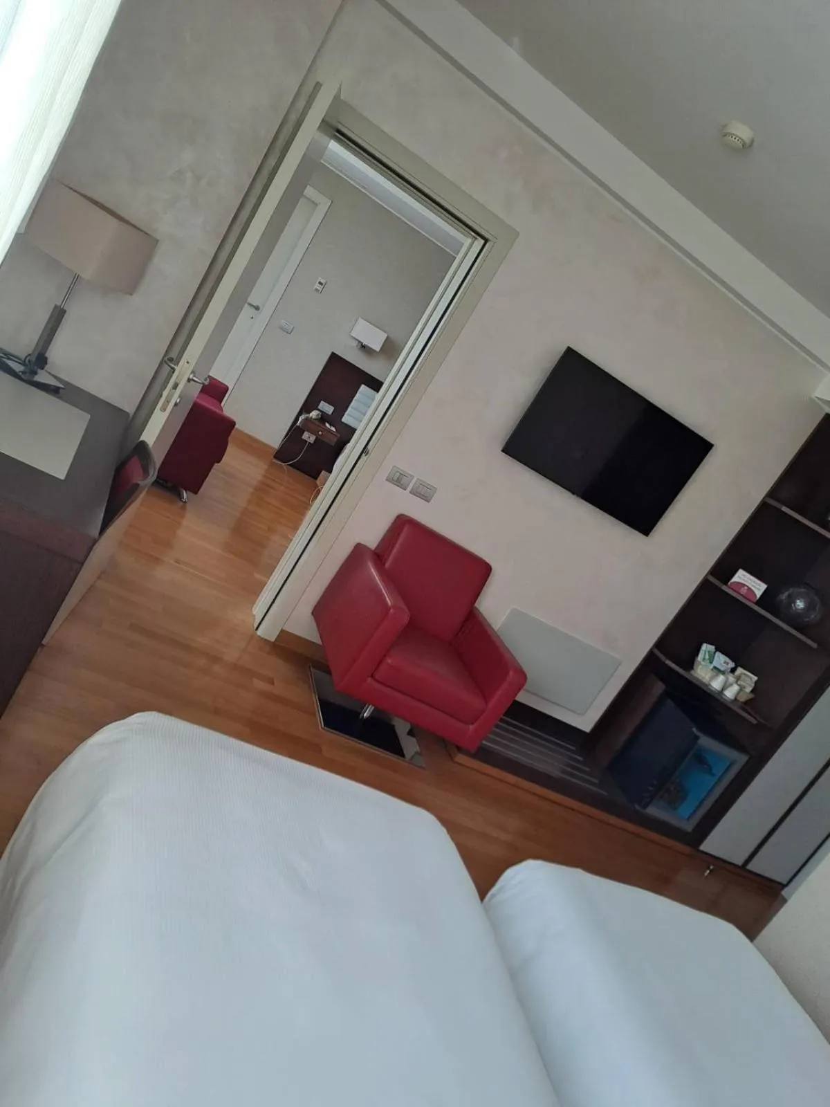 Bedroom, Bed in Breaking Business Hotel