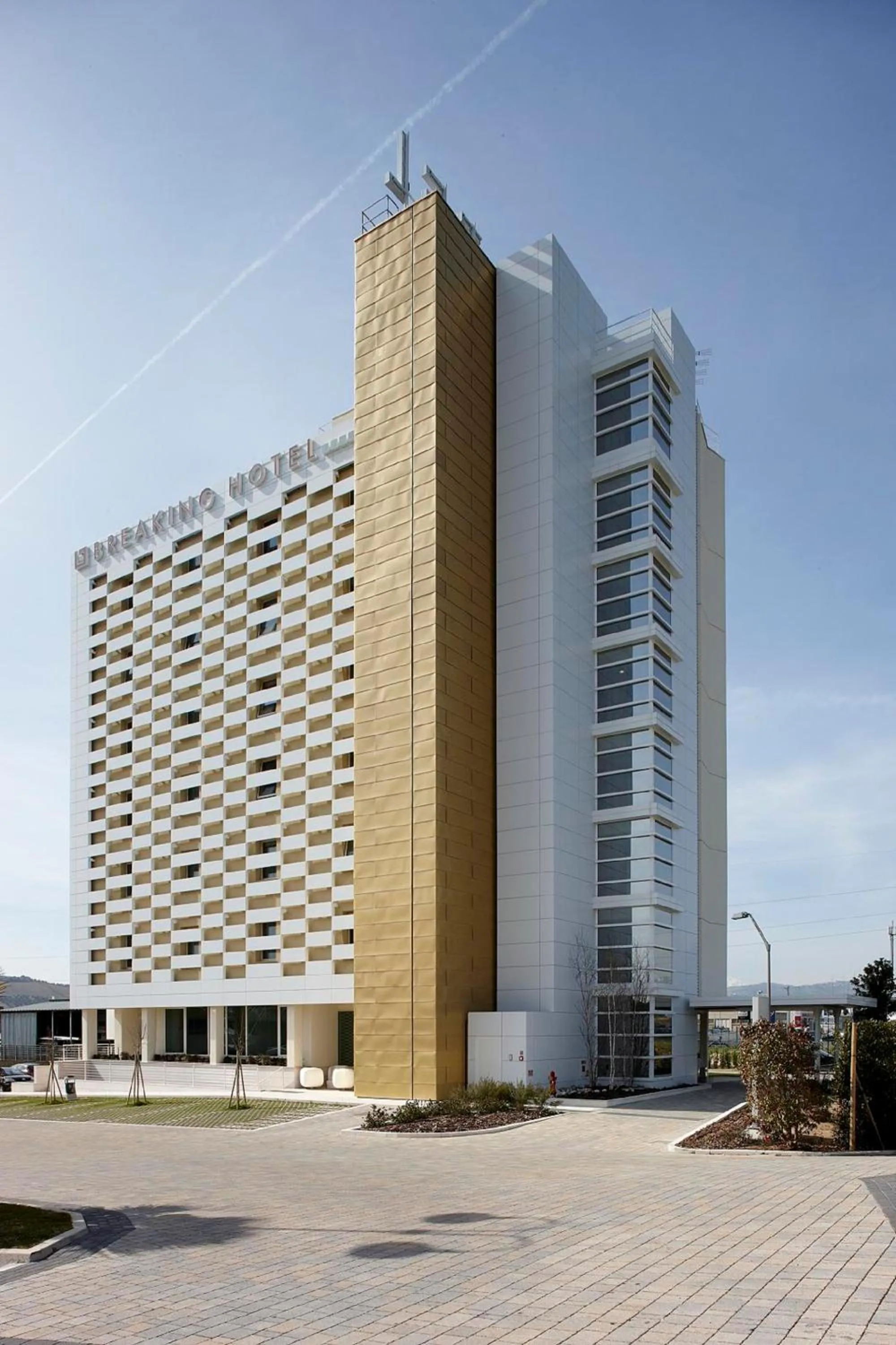 Facade/entrance in Breaking Business Hotel