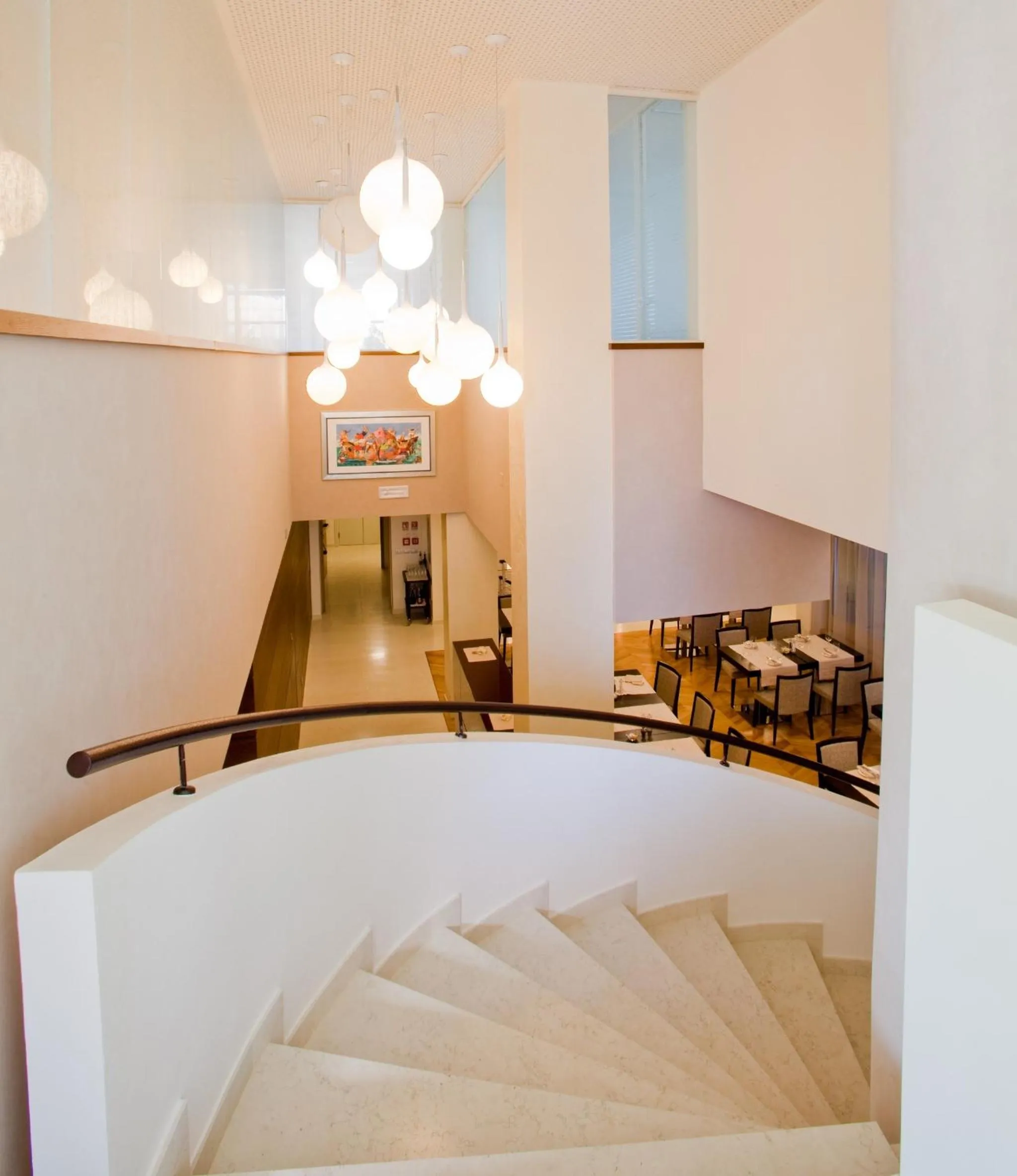 Restaurant/places to eat in Breaking Business Hotel