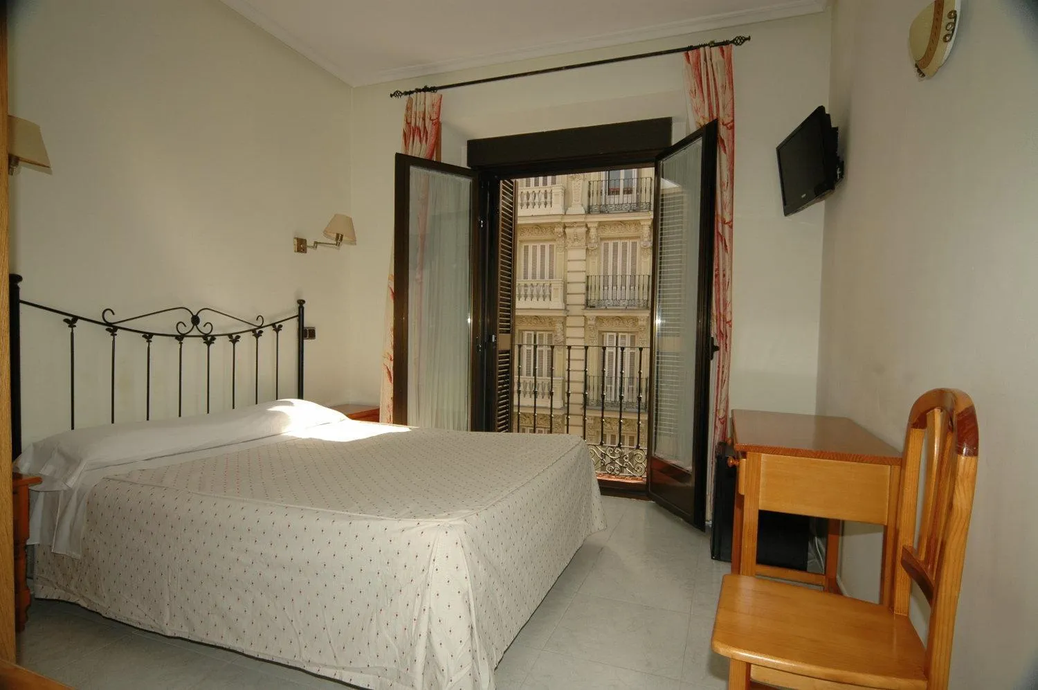 Photo of the whole room, Bed in Hostal Ivor