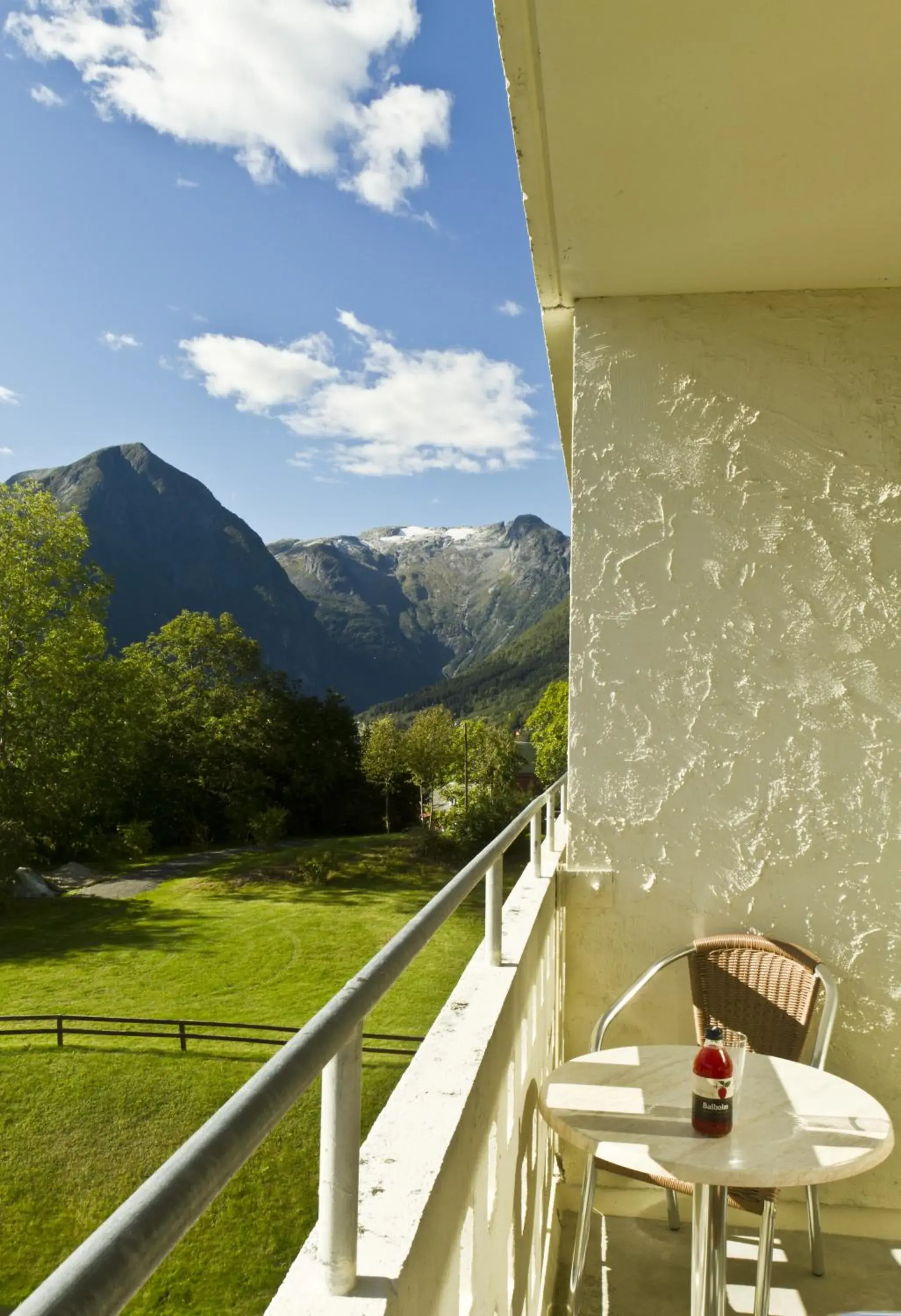 Single Room - single occupancy in Kviknes Hotel Single Room - single occupancy in Kviknes Hotel