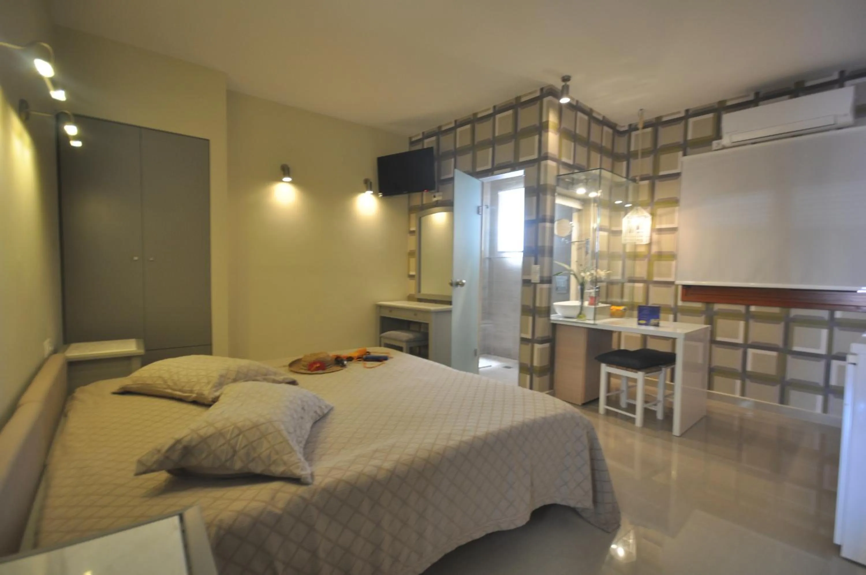 Photo of the whole room, Bed in Ariadnes Holiday Accommodation