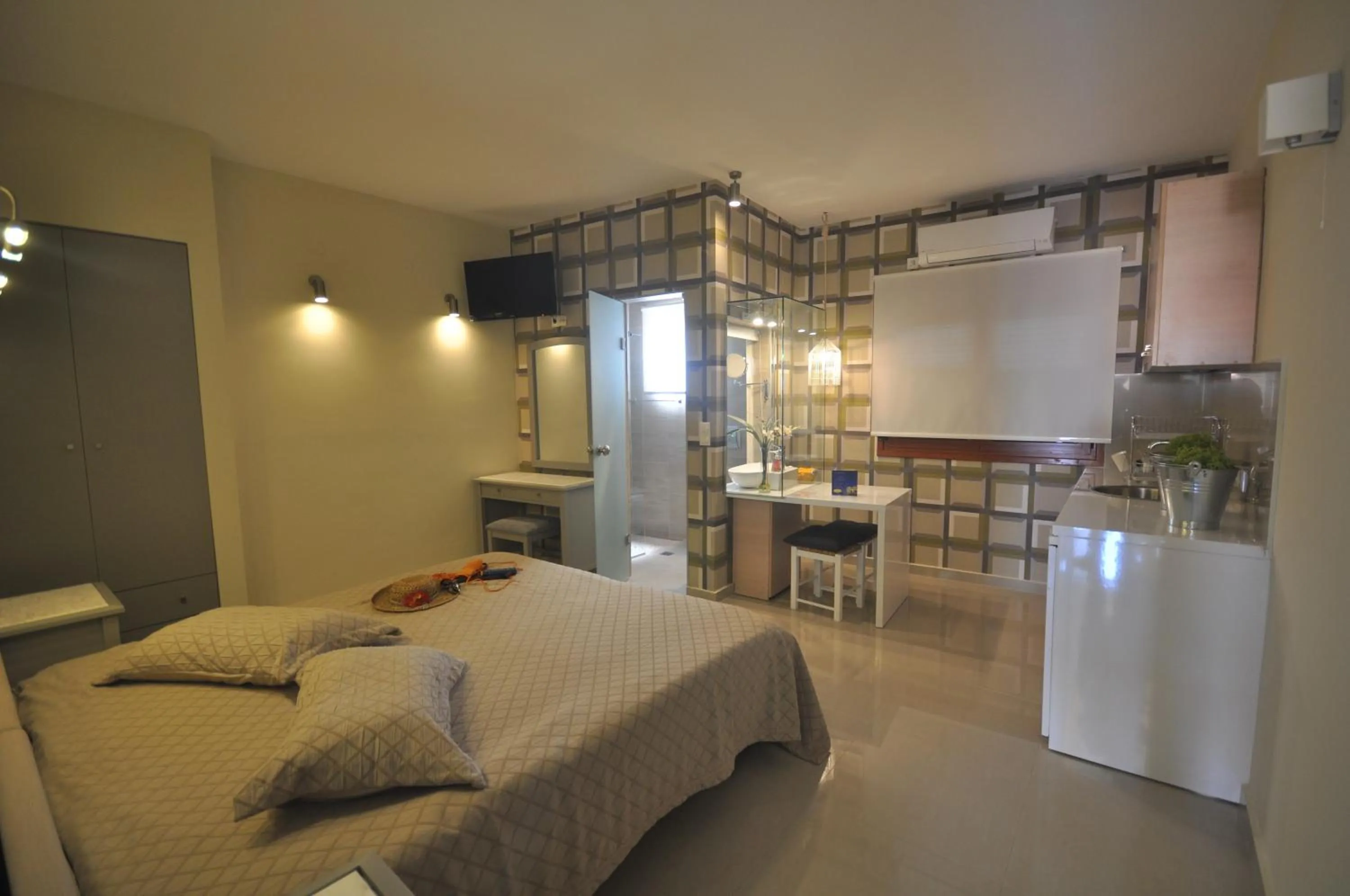 Photo of the whole room, Bed in Ariadnes Holiday Accommodation