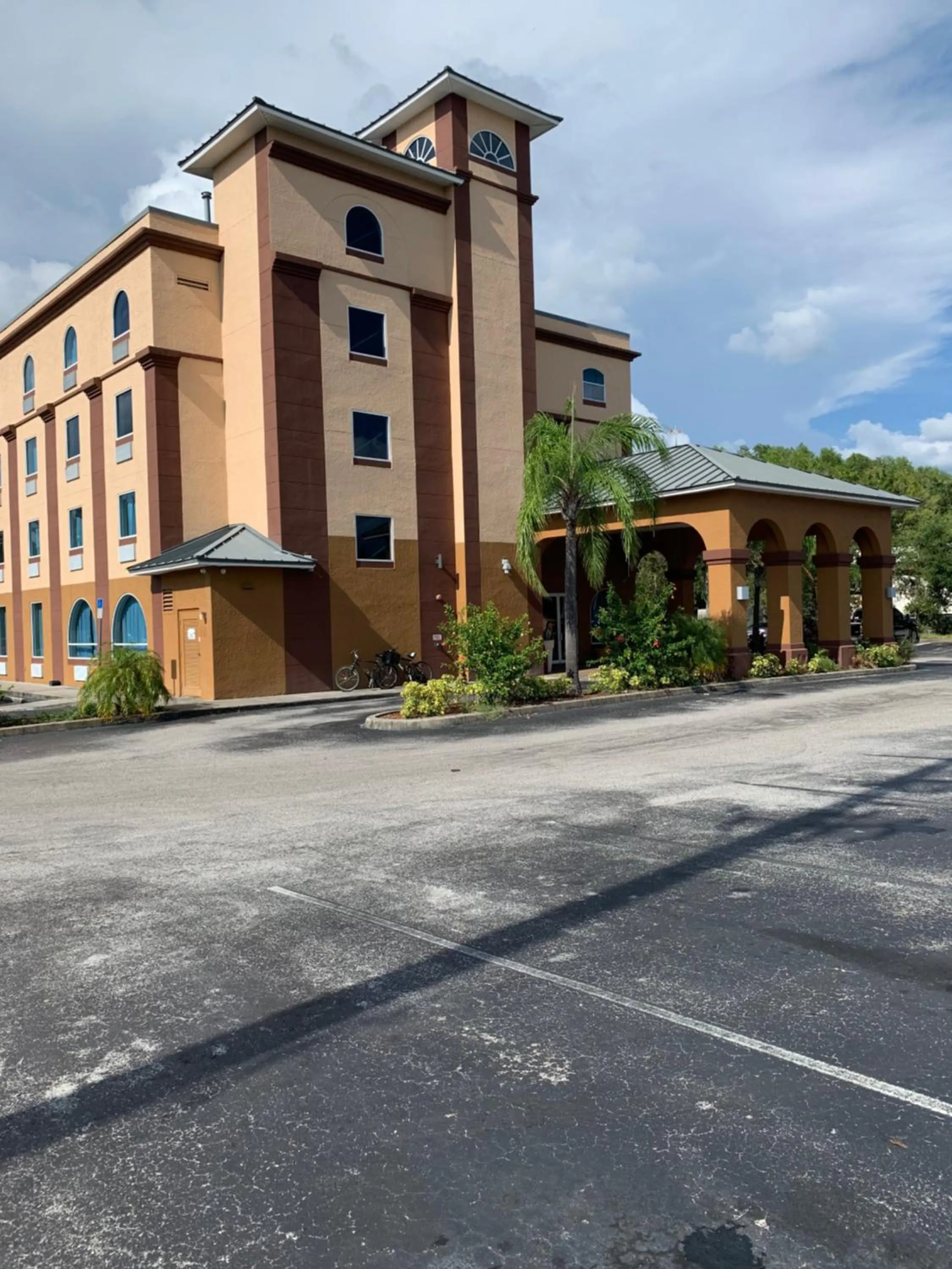 Property building in Econo Lodge Wesley Chapel I-75