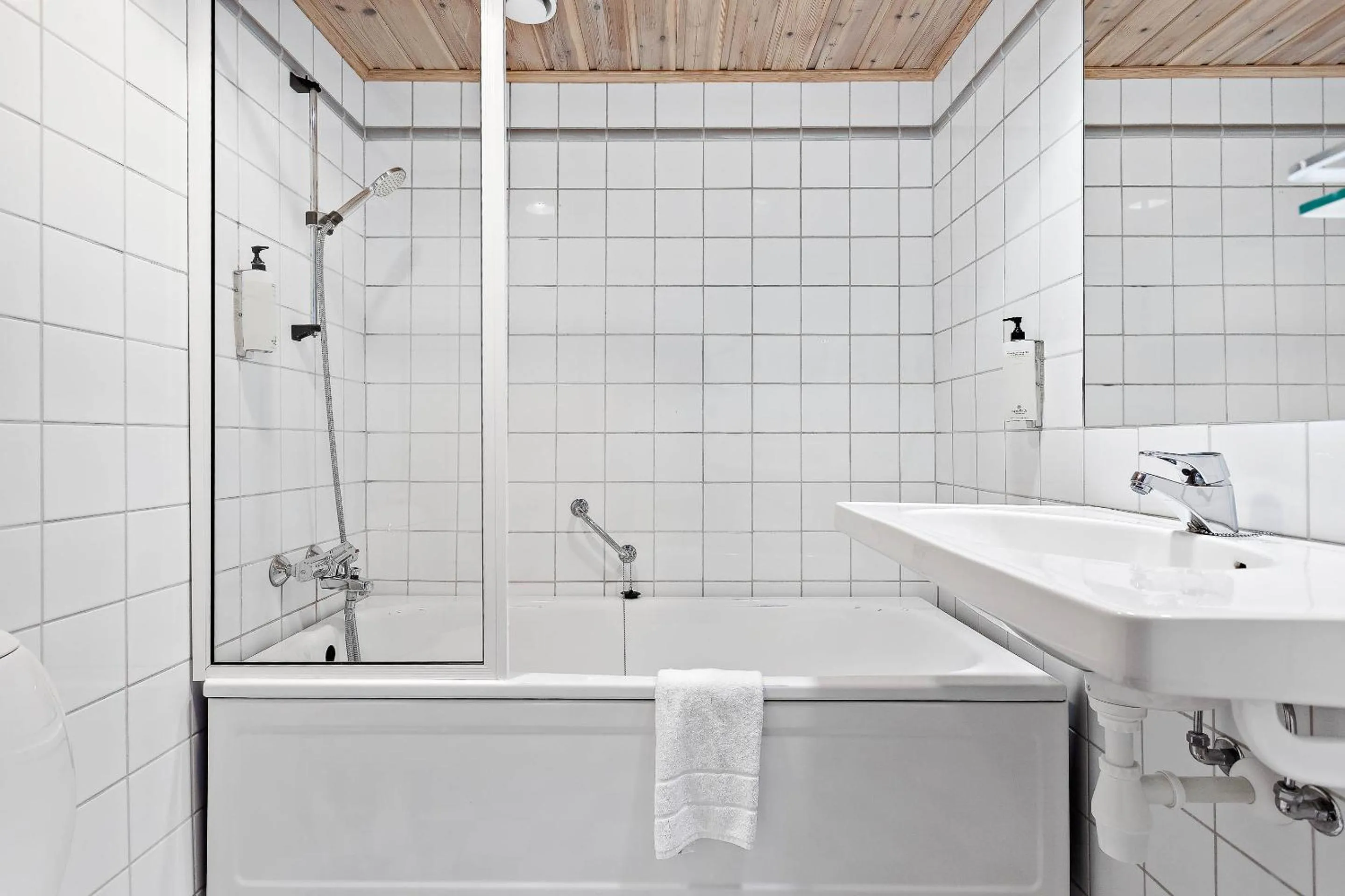 Bathroom in Voksenasen Hotell; Best Western Signature Collection