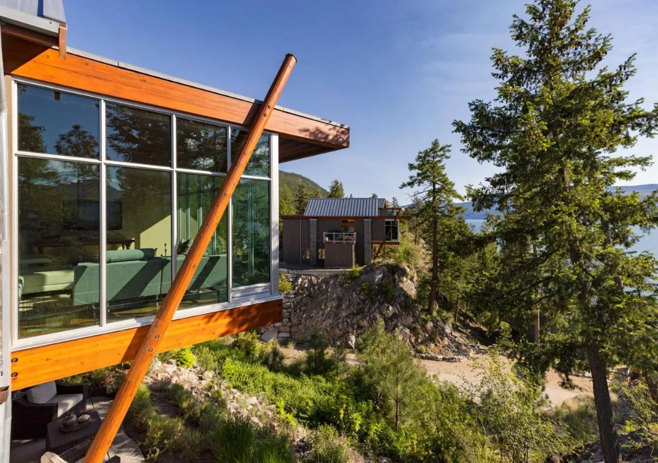 Property building in Outback Lakeside Vacation Homes