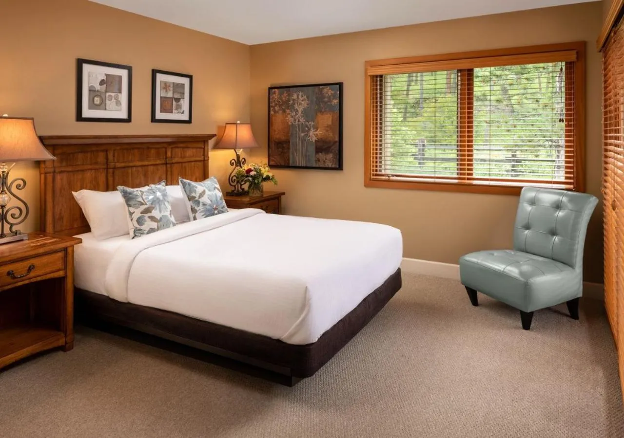 Photo of the whole room, Bed in Outback Lakeside Vacation Homes