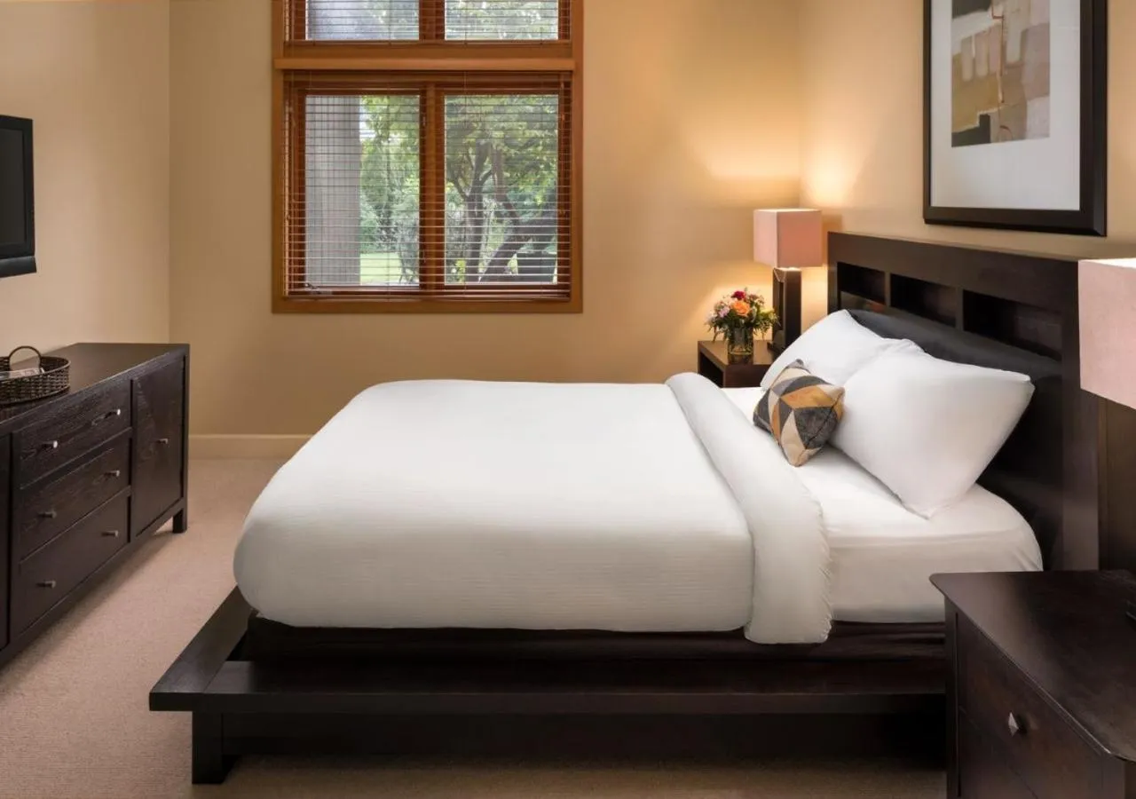 Bed in Outback Lakeside Vacation Homes