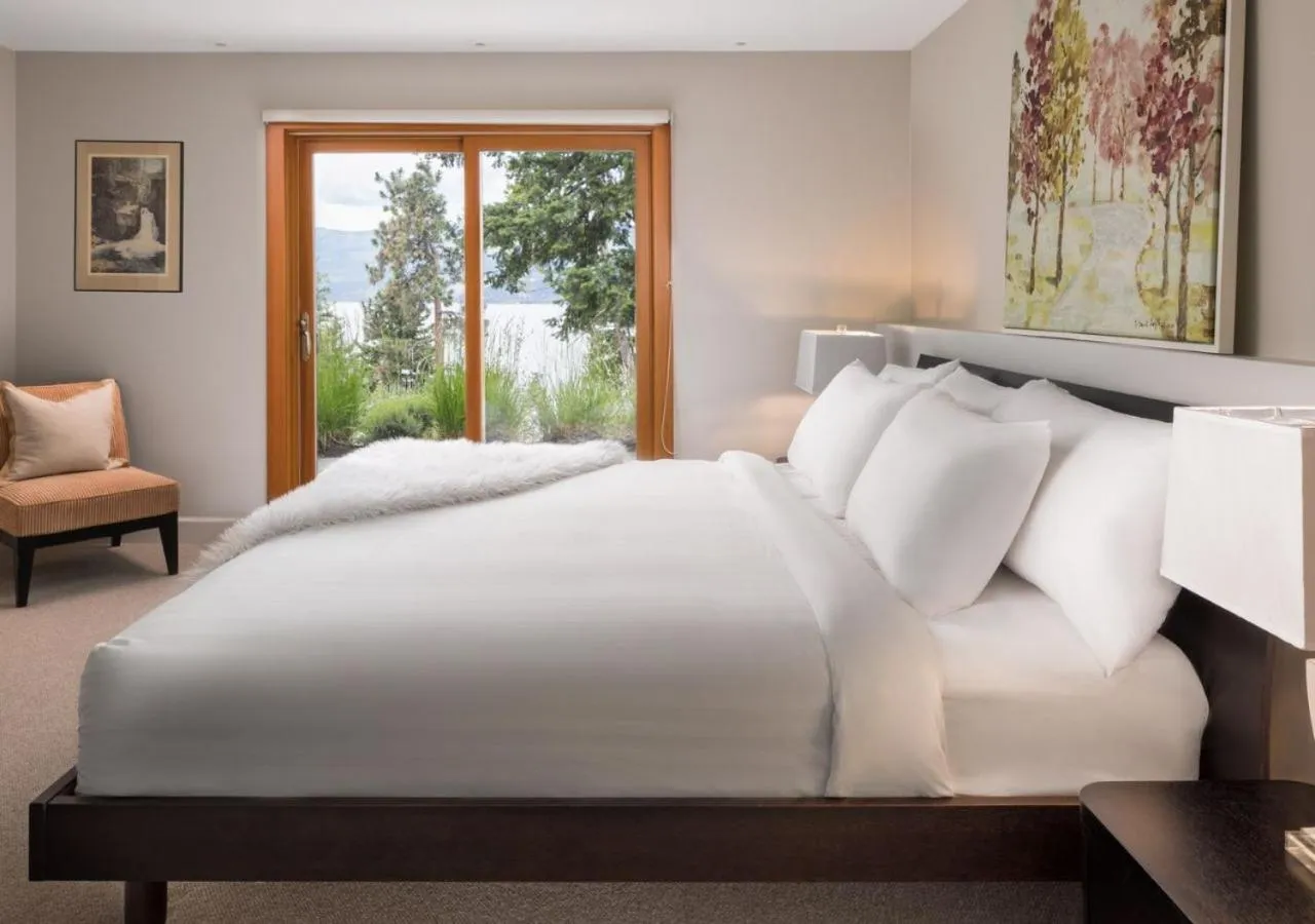 Bed in Outback Lakeside Vacation Homes